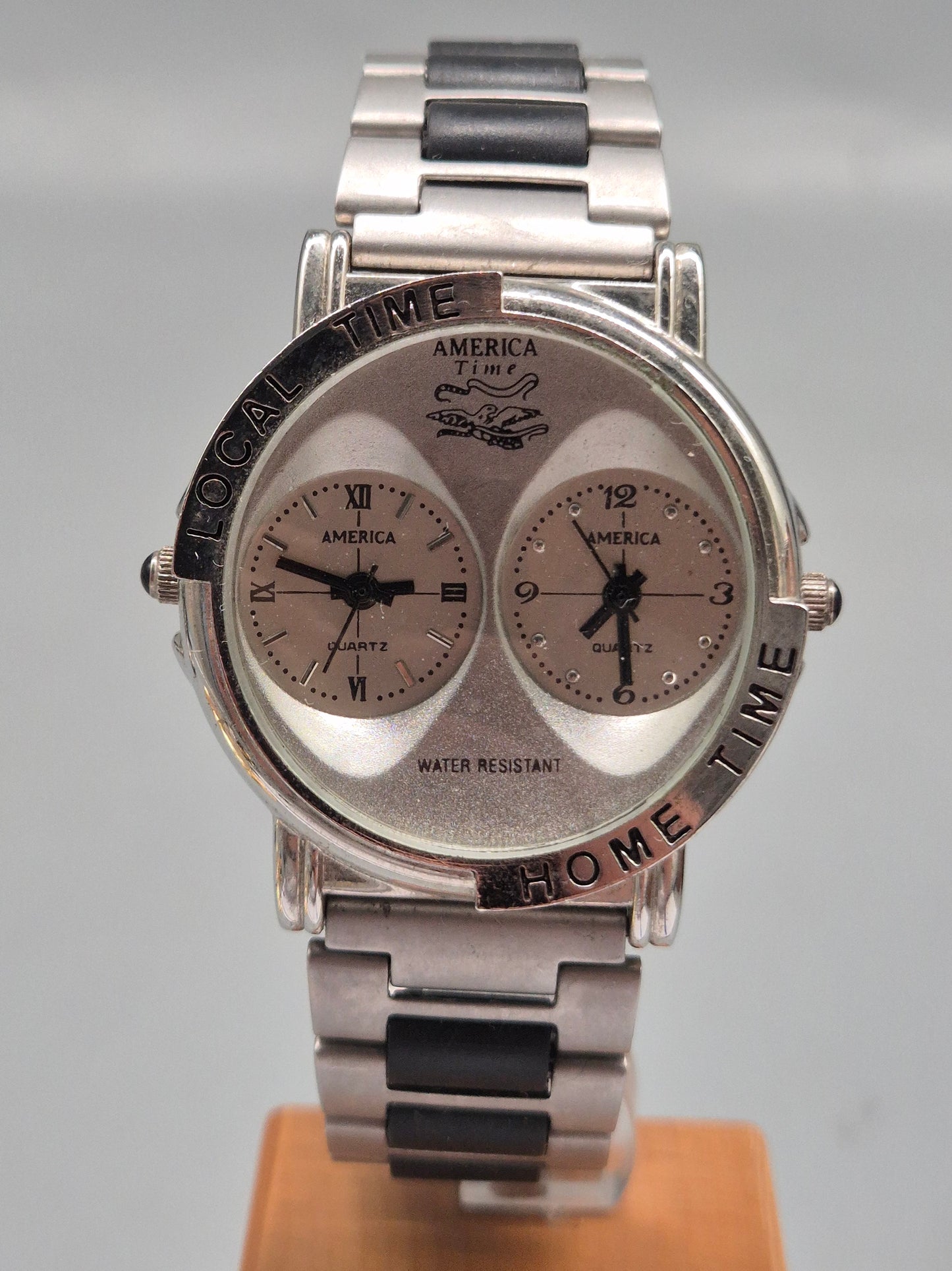 America Time Herren Uhr – Dualzeit mit Edelstahlband