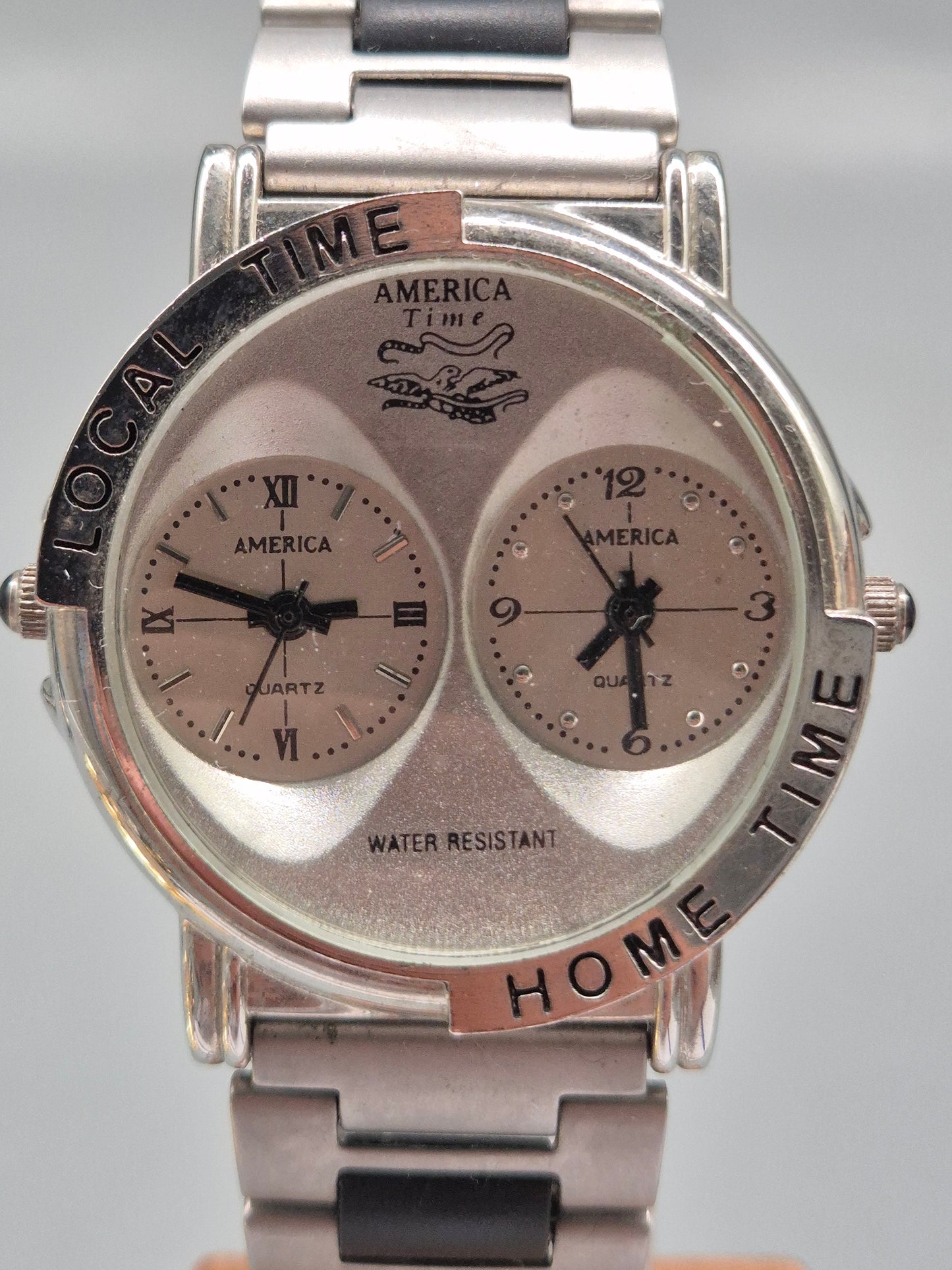 America Time Herren Uhr – Dualzeit mit Edelstahlband