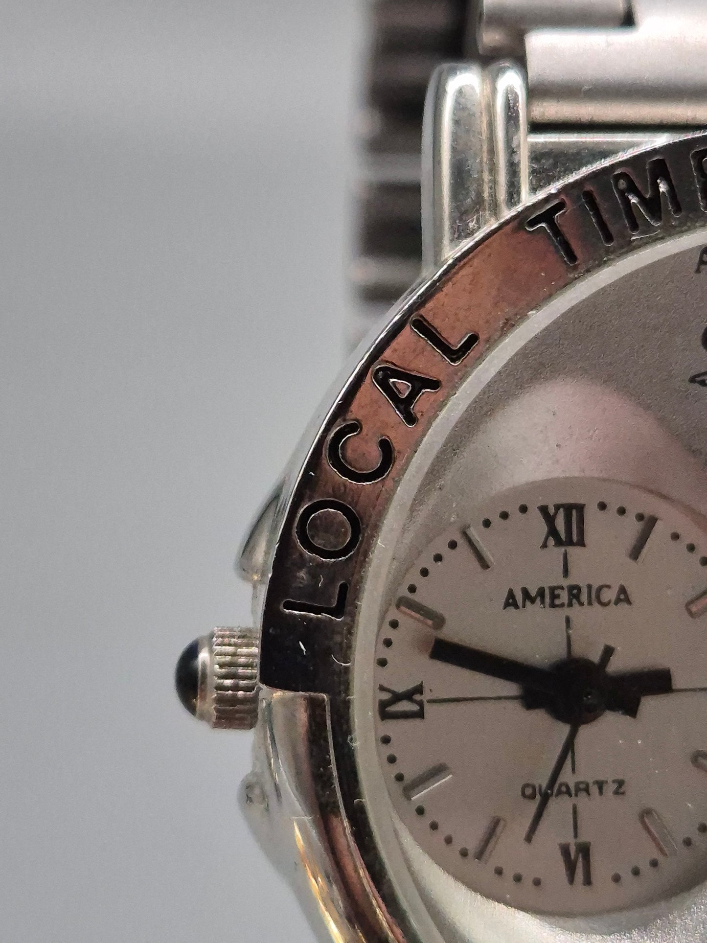 America Time Herren Uhr – Dualzeit mit Edelstahlband