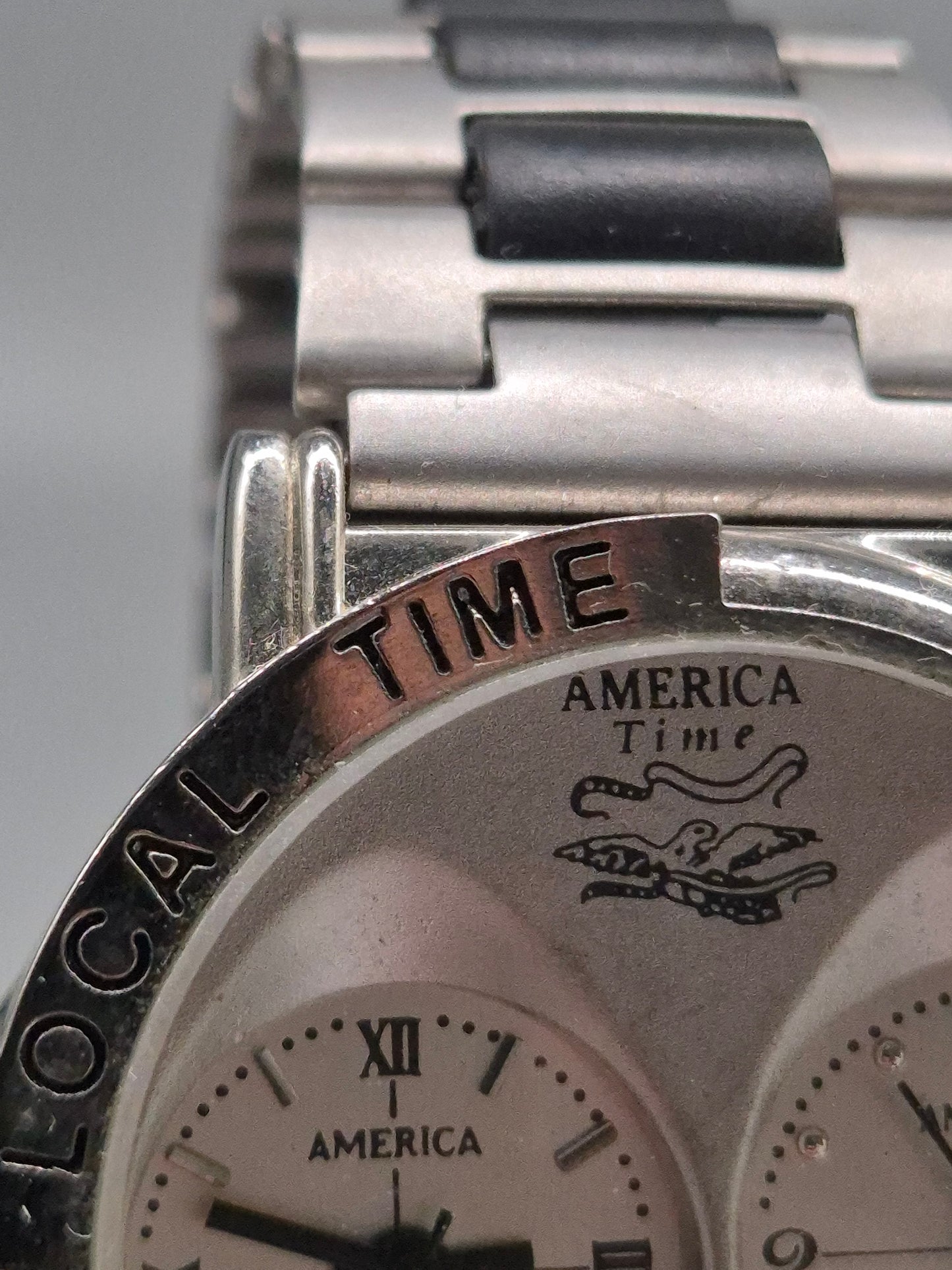 America Time Herren Uhr – Dualzeit mit Edelstahlband