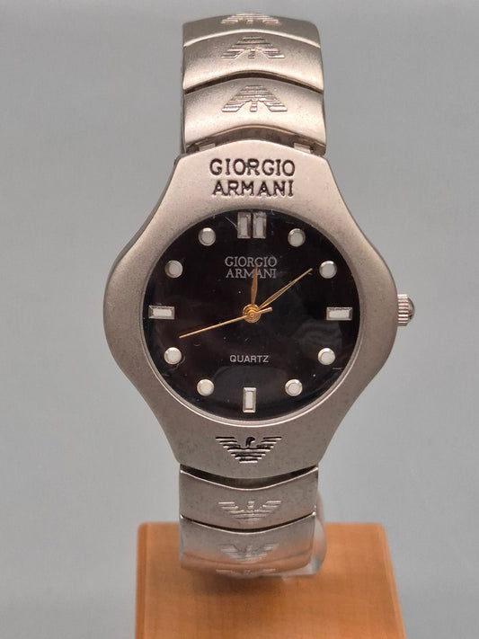 Giorgio Armani Herren Uhr – Edelstahl mit schwarzem Zifferblatt
