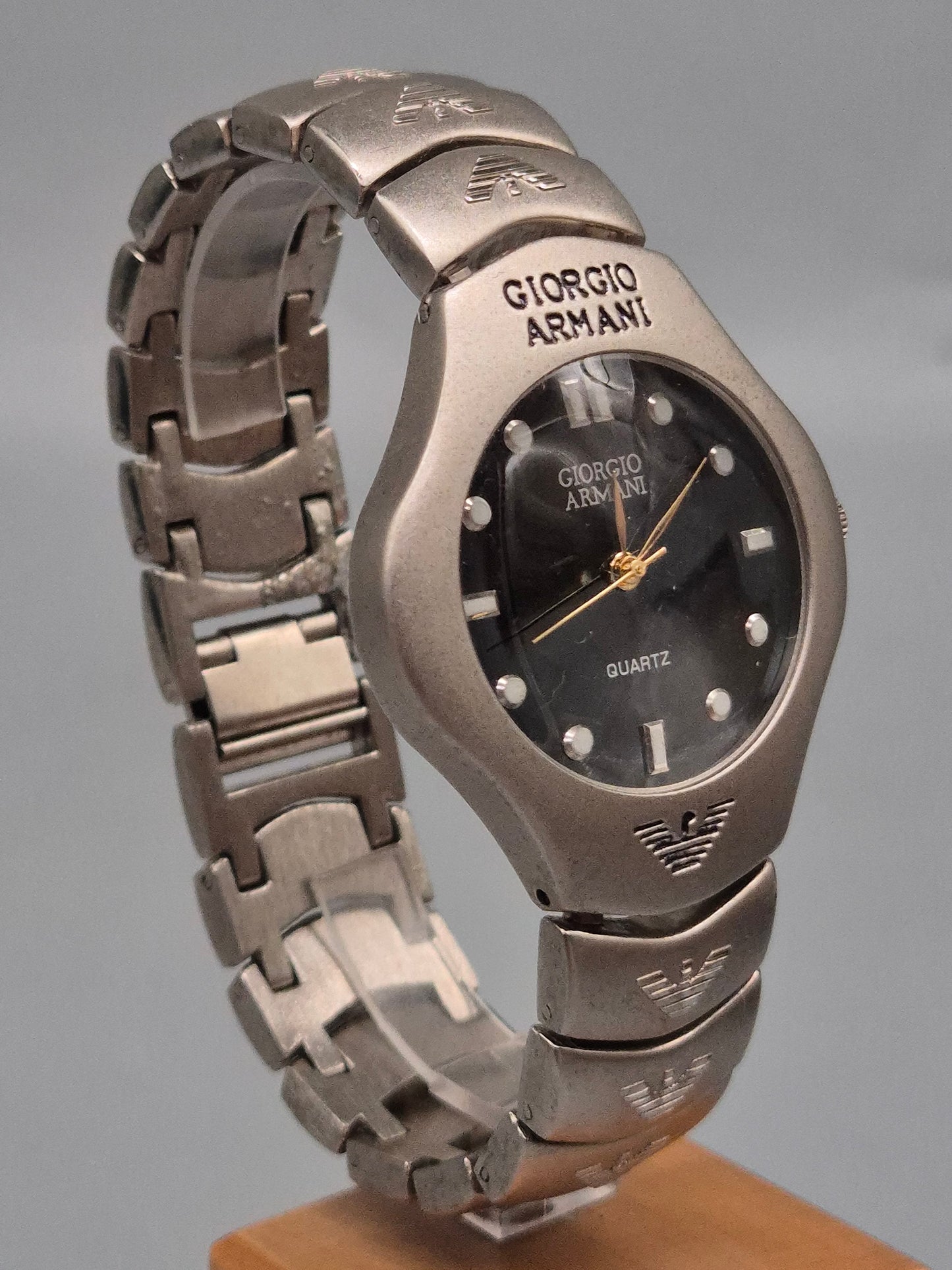 Giorgio Armani Herren Uhr – Edelstahl mit schwarzem Zifferblatt