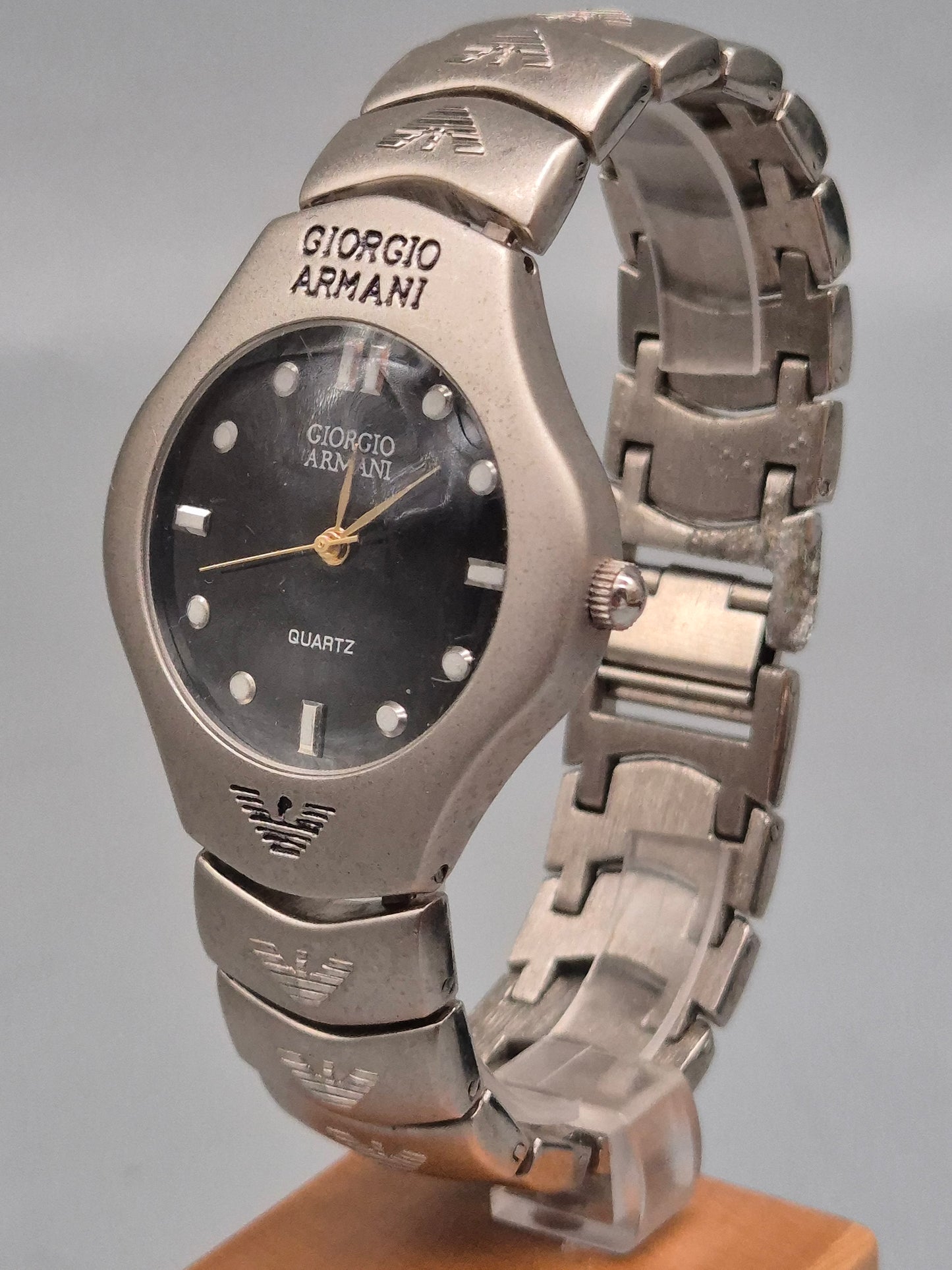 Giorgio Armani Herren Uhr – Edelstahl mit schwarzem Zifferblatt