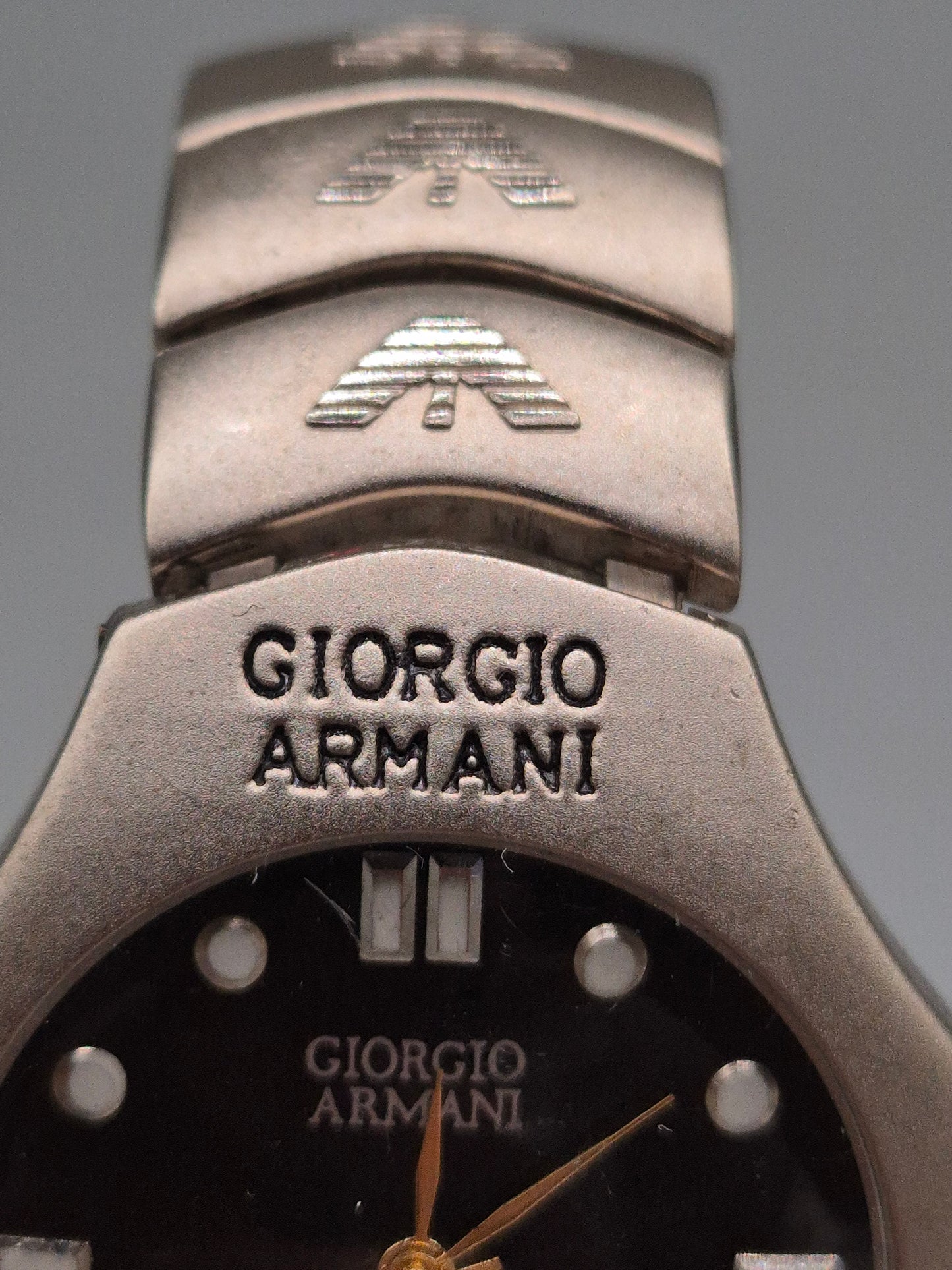 Giorgio Armani Herren Uhr – Edelstahl mit schwarzem Zifferblatt