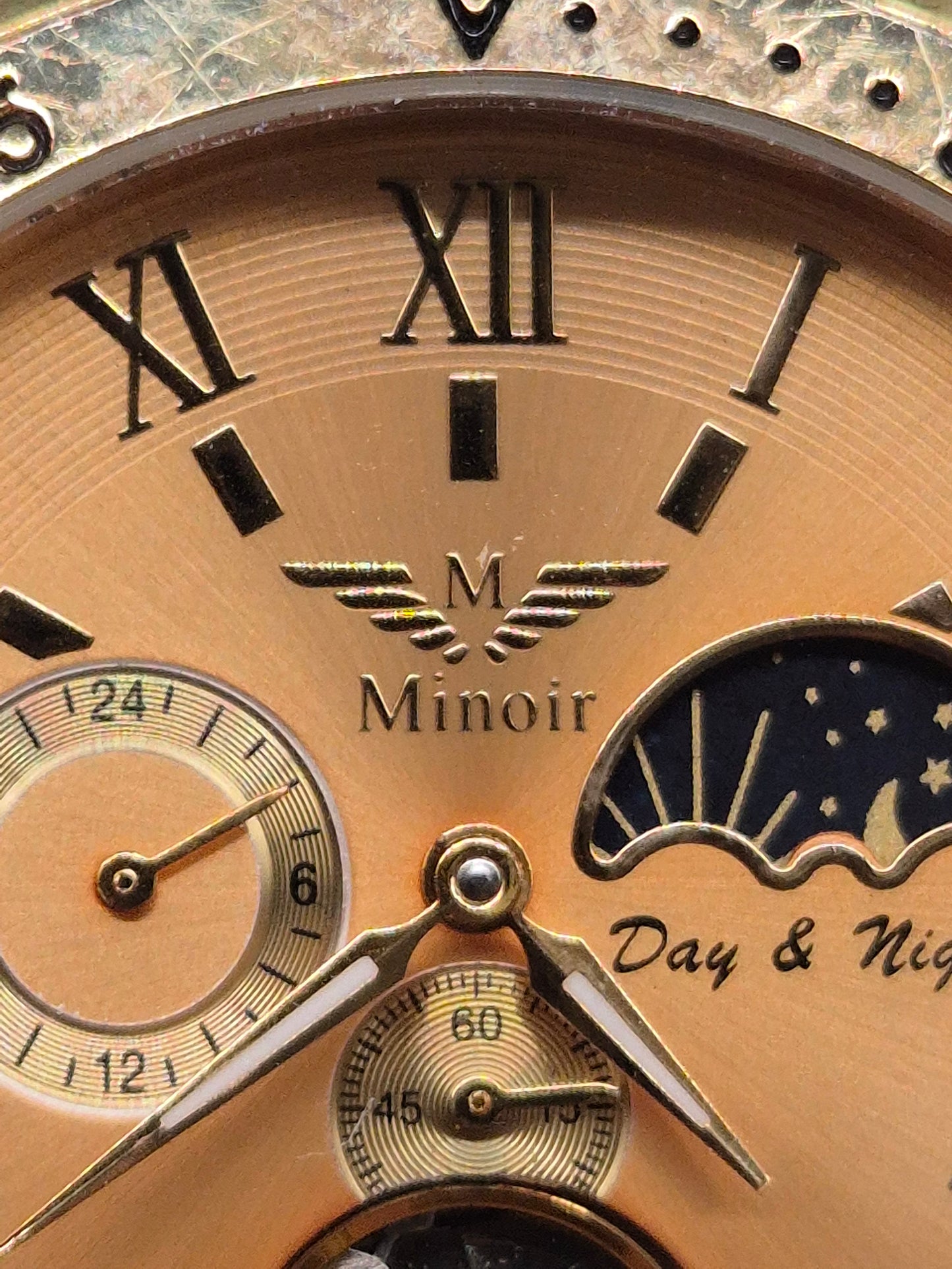 Goldfarbene Minoir Herren Uhr – Automatik mit Tag‑Nacht-Anzeige