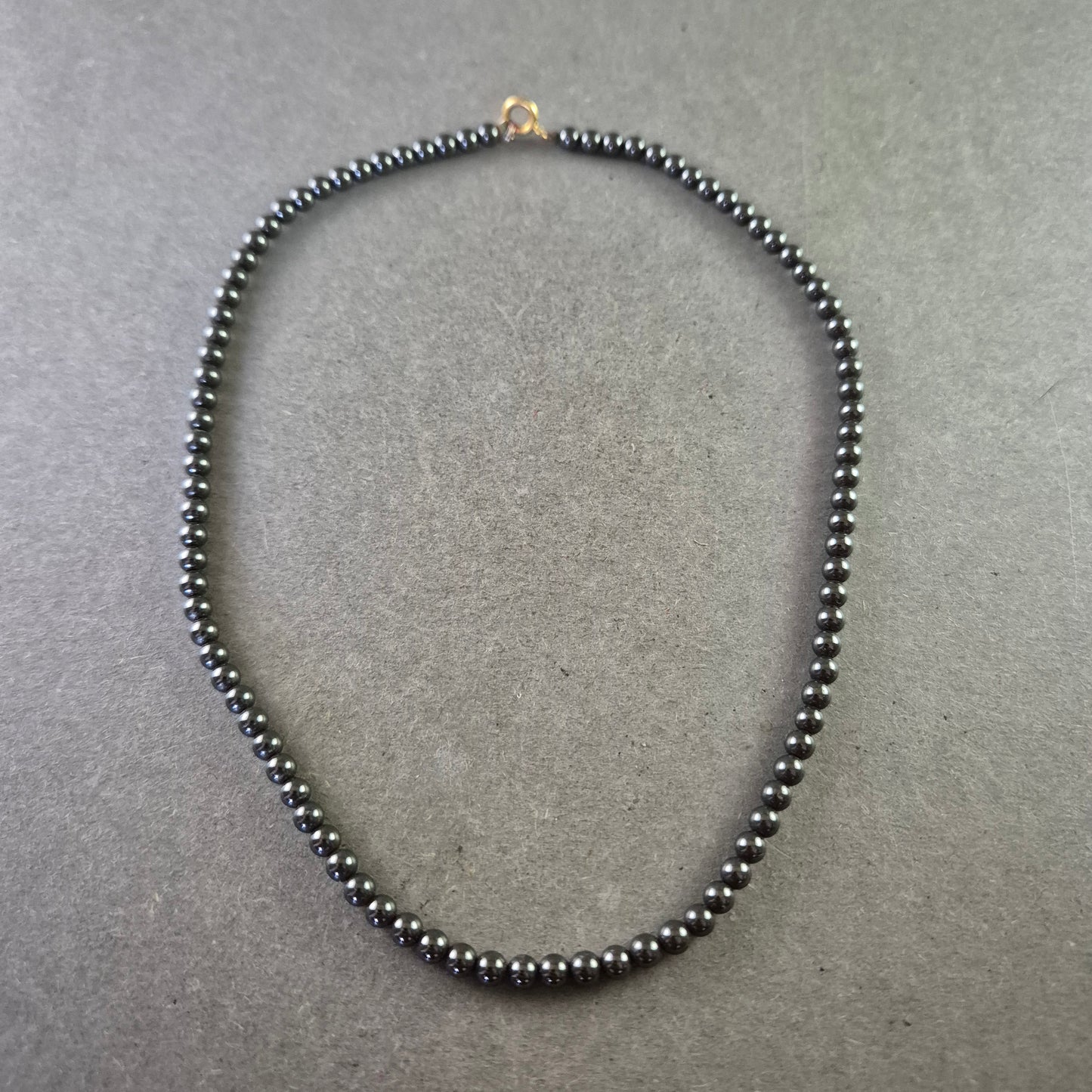 Elegante Hämatit Halskette mit Kugelperlen – zeitloses Design