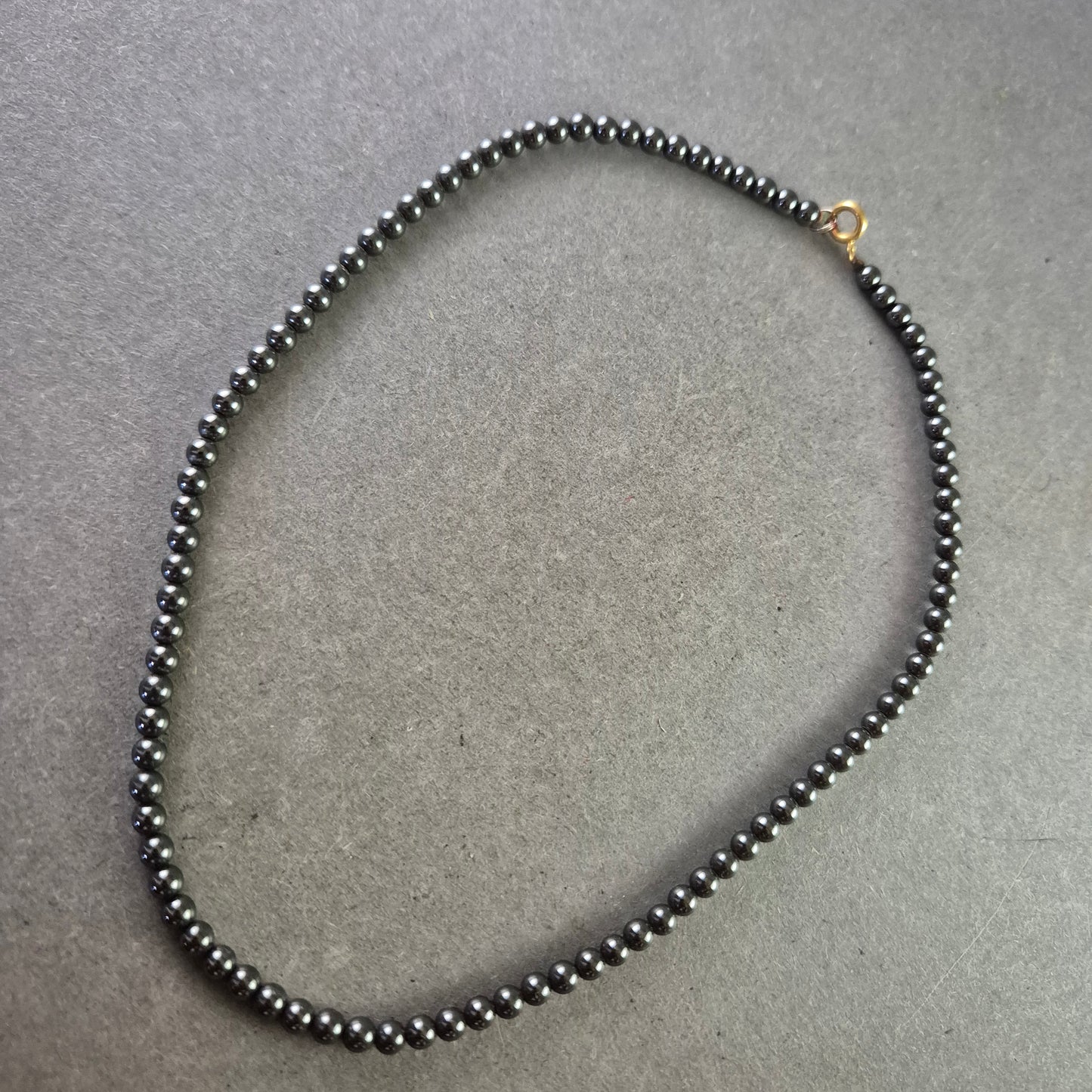 Elegante Hämatit Halskette mit Kugelperlen – zeitloses Design