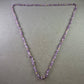 Lange Amethyst Halskette mit Naturstein-Chips und goldfarbenen Perlen