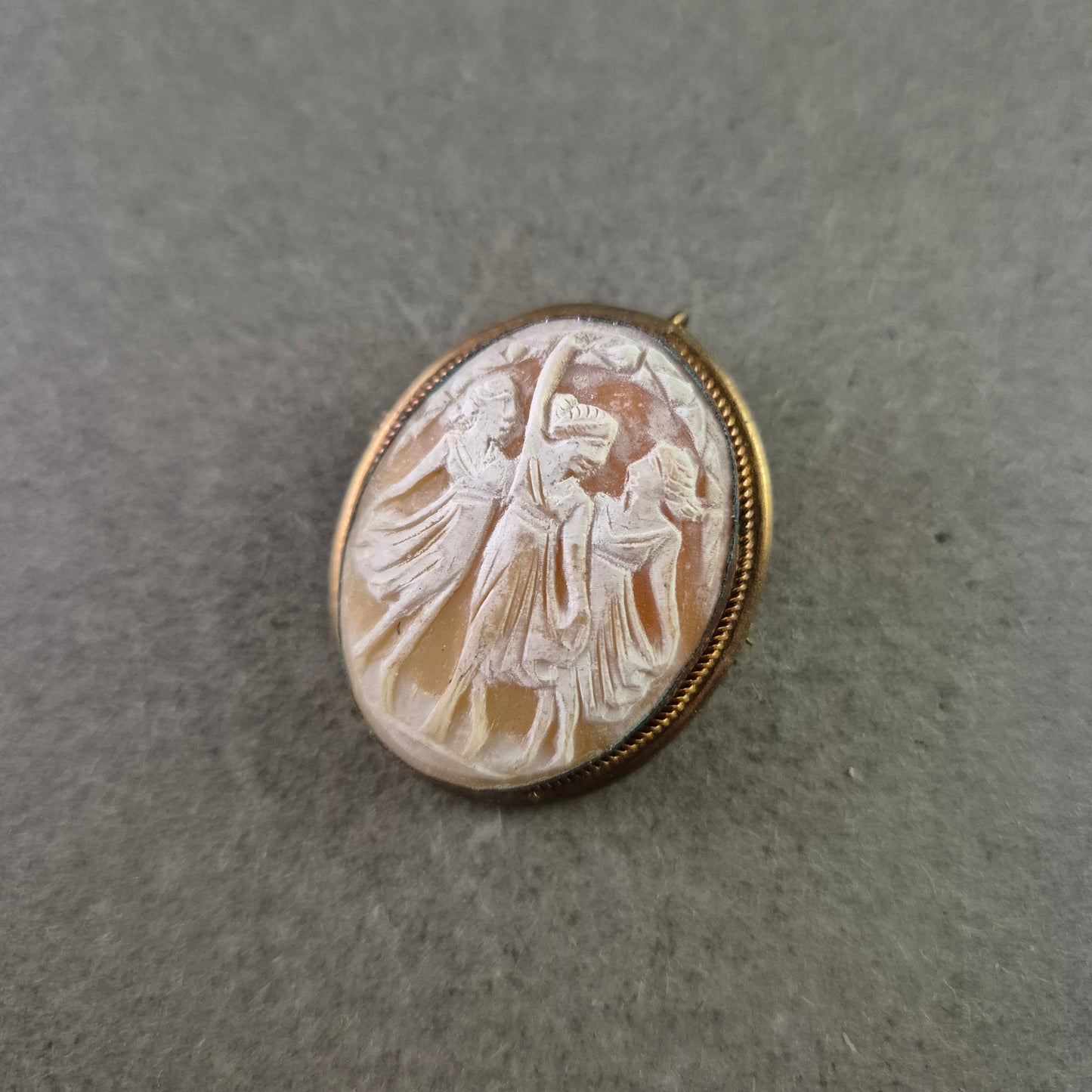 Antike Kamee Brosche mit klassischem Motiv in Goldfassung