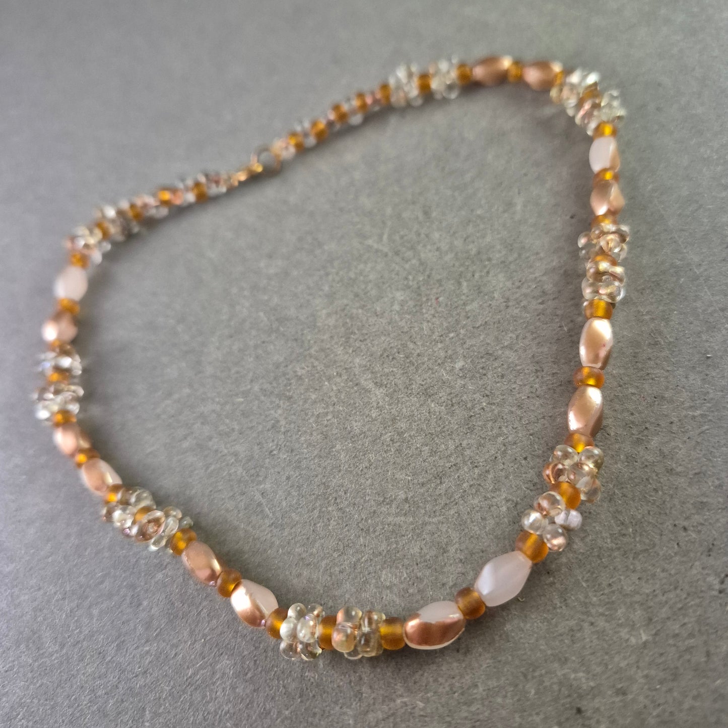 Elegante Perlen Kette mit Glasperlen – Handgefertigter Vintage Stil