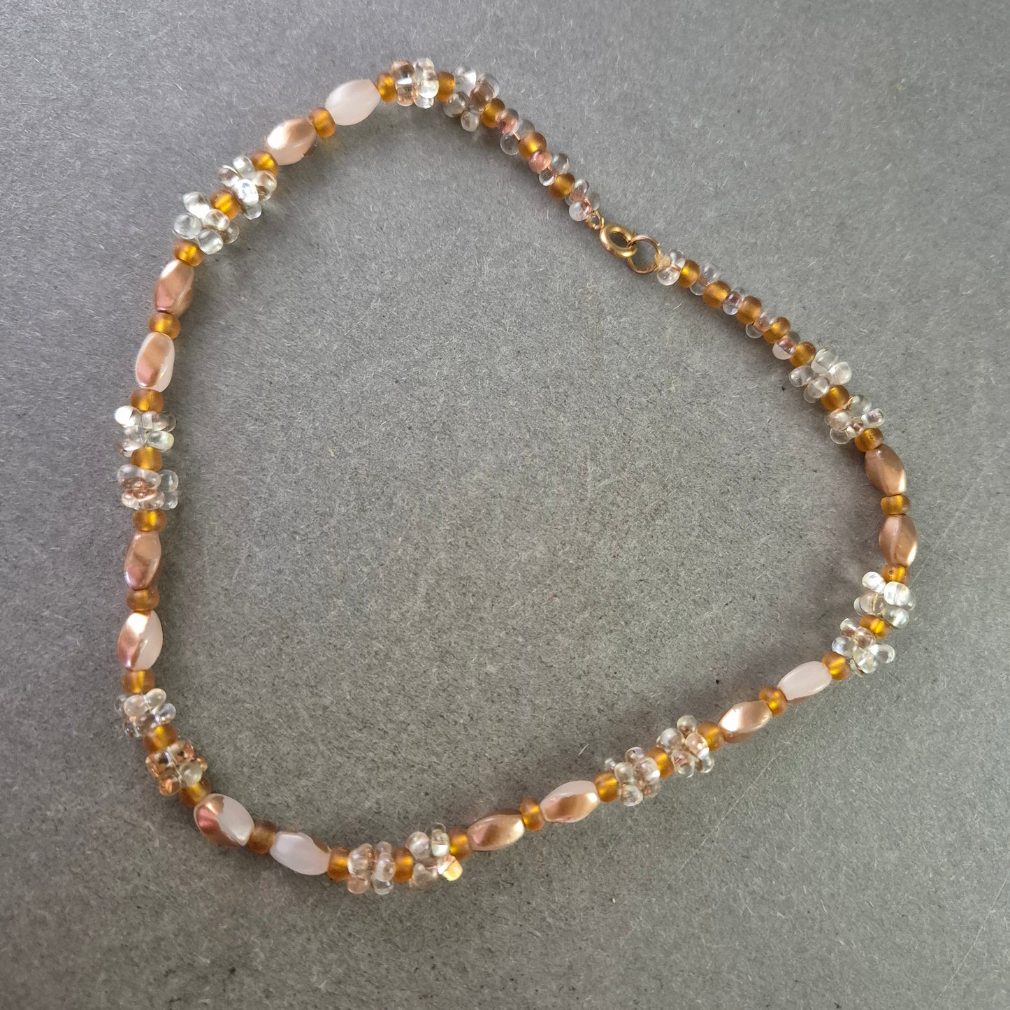 Elegante Perlen Kette mit Glasperlen – Handgefertigter Vintage Stil