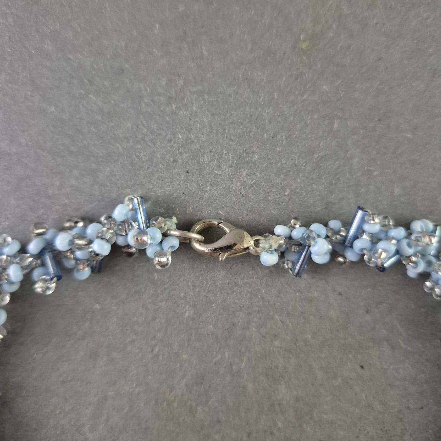 Perlen Kette in Hellblau – Handgefertigtes Vintage Schmuckstück