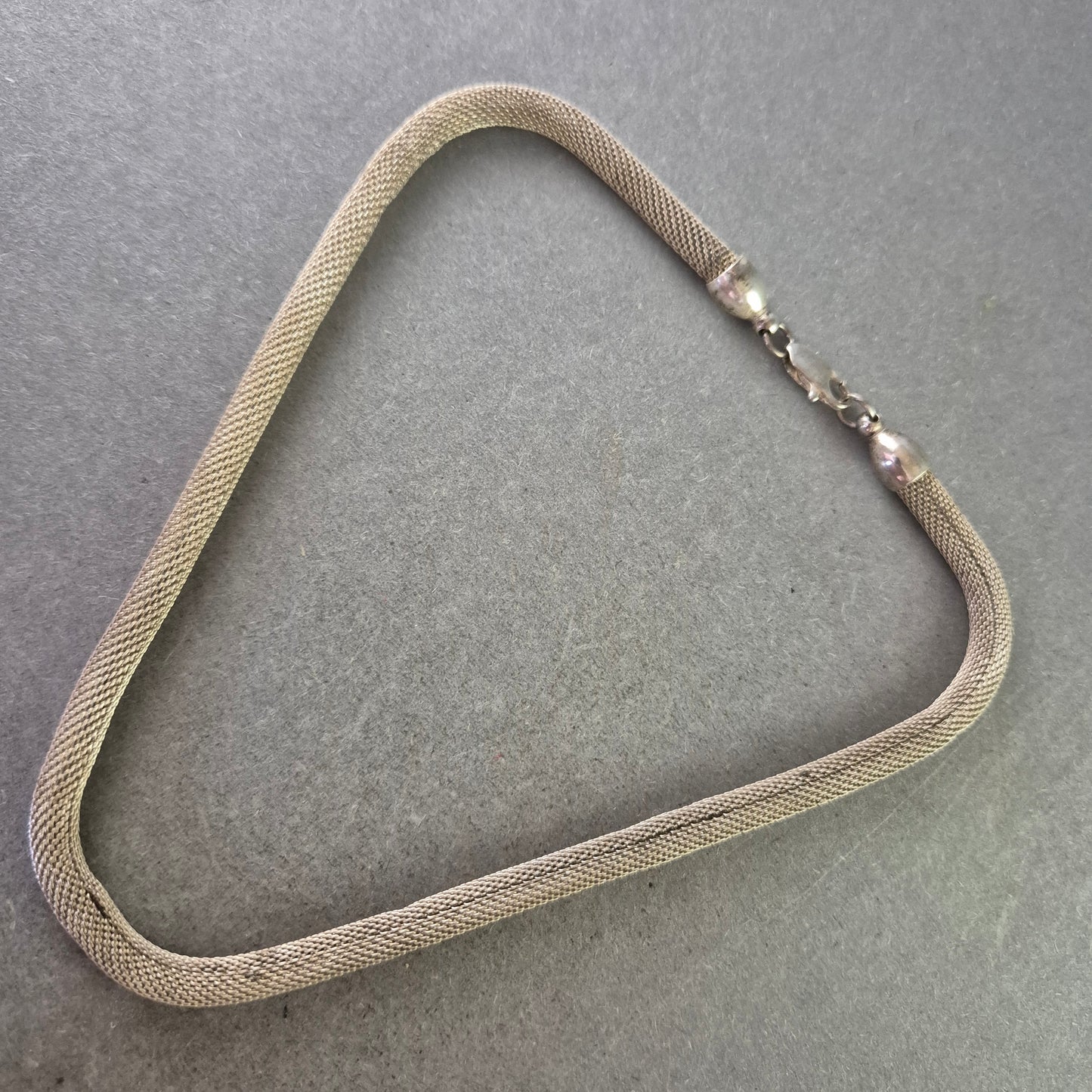 Silberfarbene Schlangen Kette – Klassisches Vintage Design