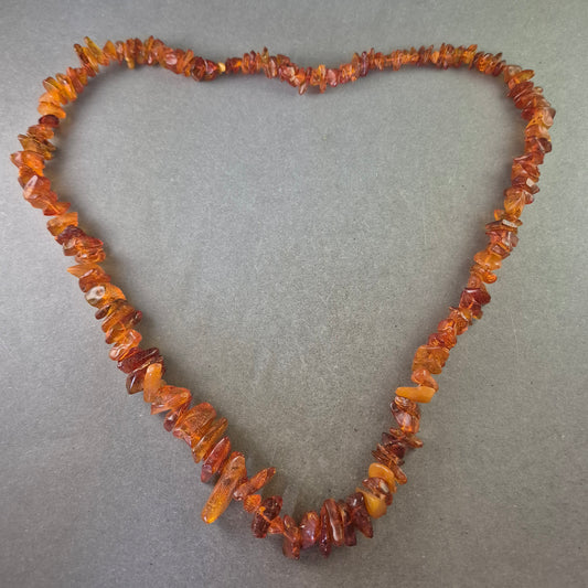 Bernstein Kette – Naturbelassene Splitter in warmem Honigton