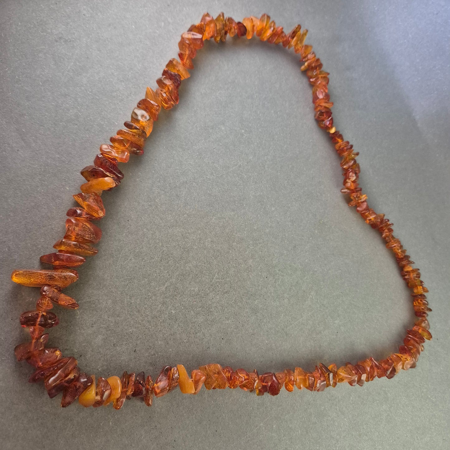 Bernstein Kette – Naturbelassene Splitter in warmem Honigton