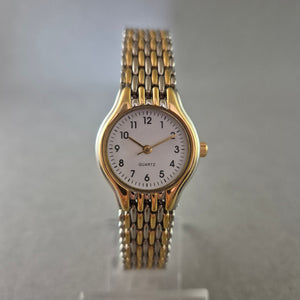 Klassische Damen Uhr – Quarzwerk mit goldfarbenem Armband