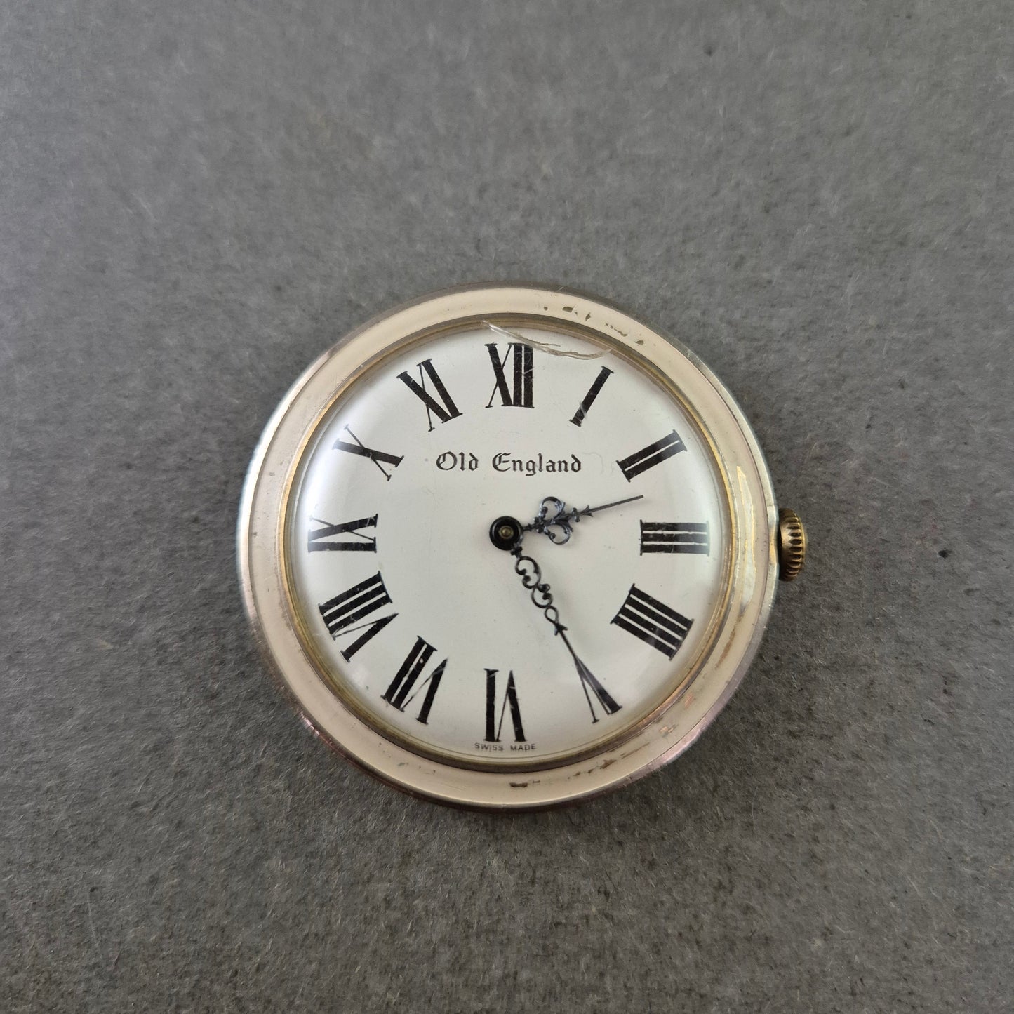 Old England Taschenuhr – Swiss Made mit römischen Ziffern