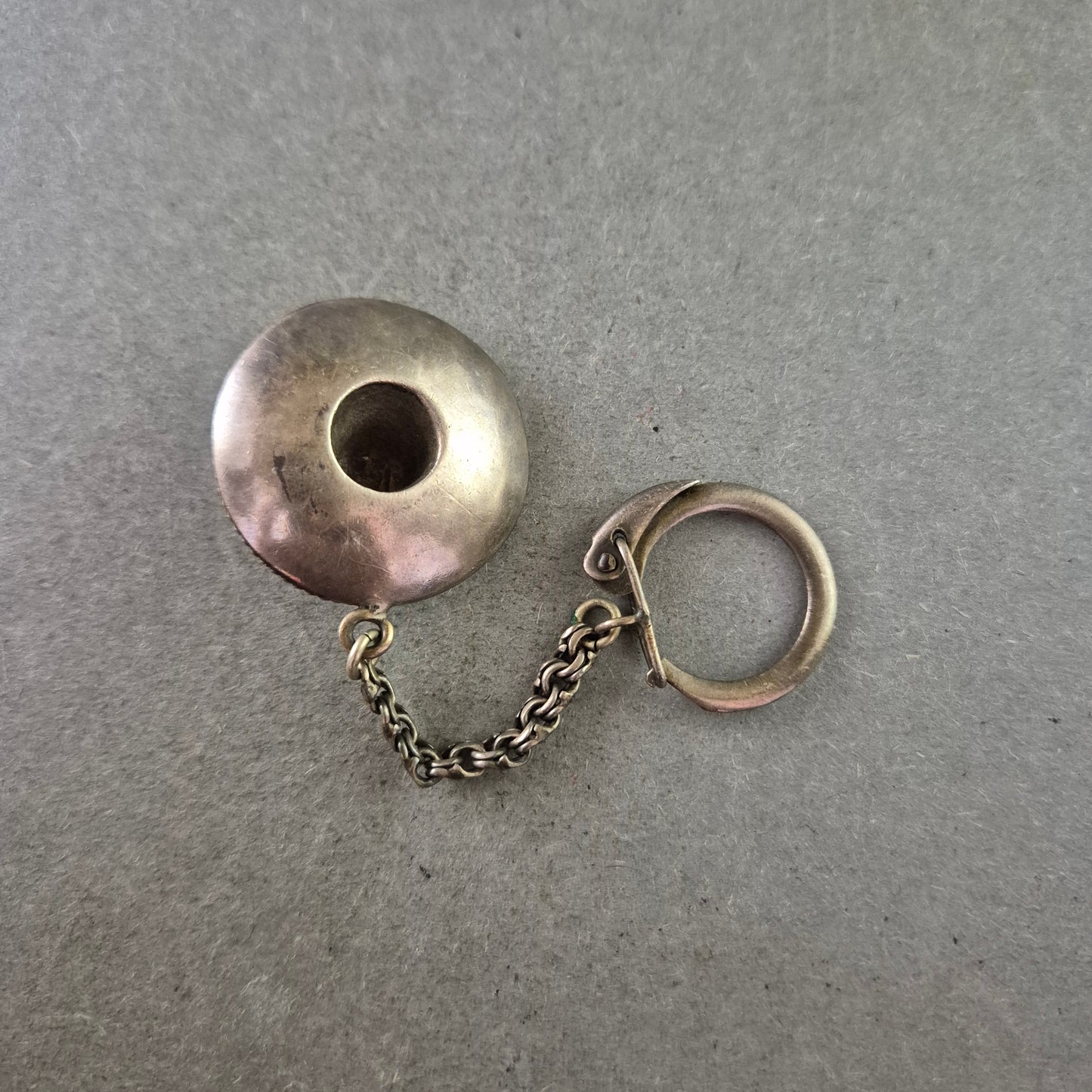 Vintage Schlüsselanhänger – Sombrero Design aus Metall