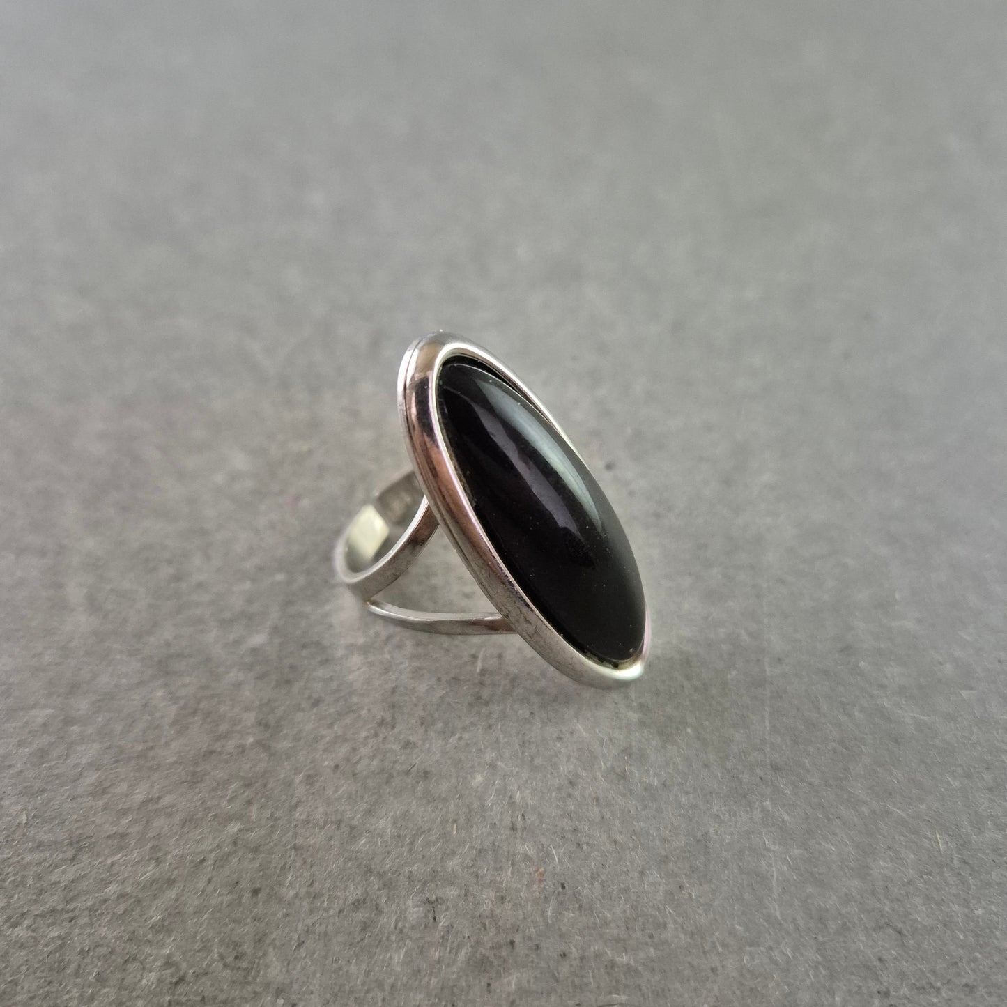 Silber Ring – Mit großem schwarzen Cabochon Stein