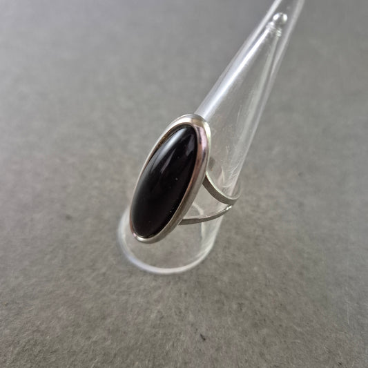 Silber Ring – Mit großem schwarzen Cabochon Stein