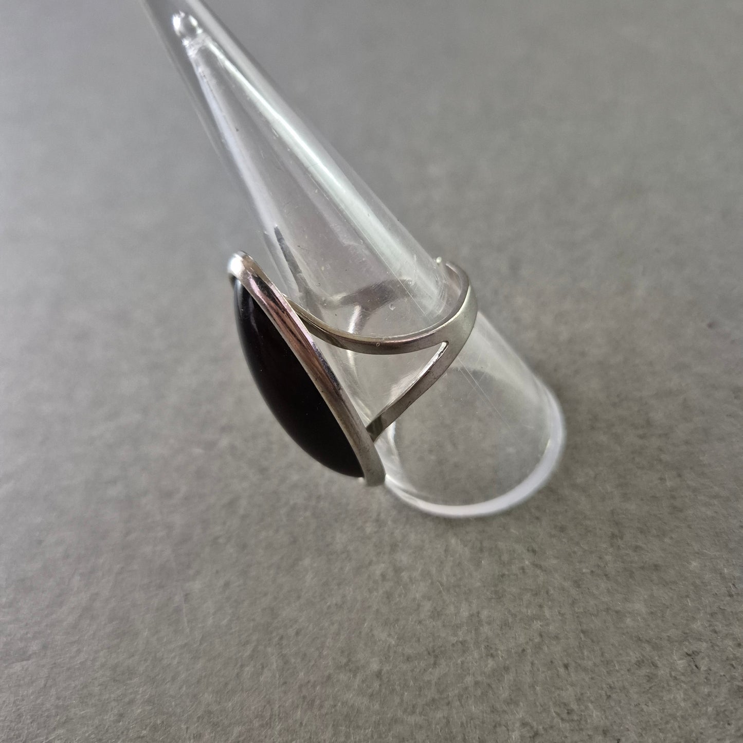 Silber Ring – Mit großem schwarzen Cabochon Stein