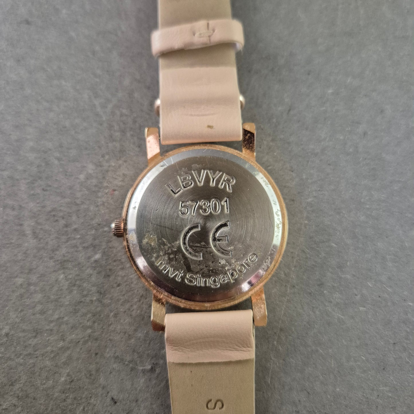 LBVYR Damen Uhr – Roségold mit Strass und Lederarmband