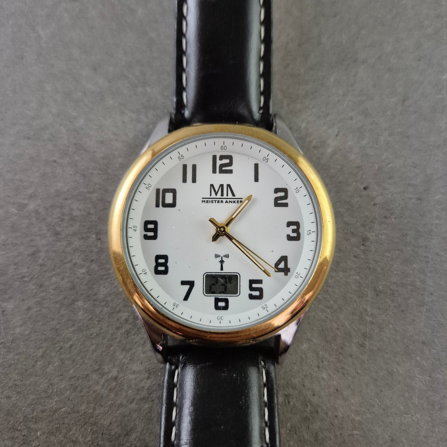 Meister Anker Herren Funkuhr – Lederarmband & Digitalanzeige