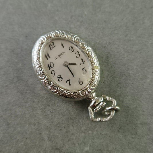 Vintage ANKRA Anhängeruhr – Versilbert mit floralen Verzierungen