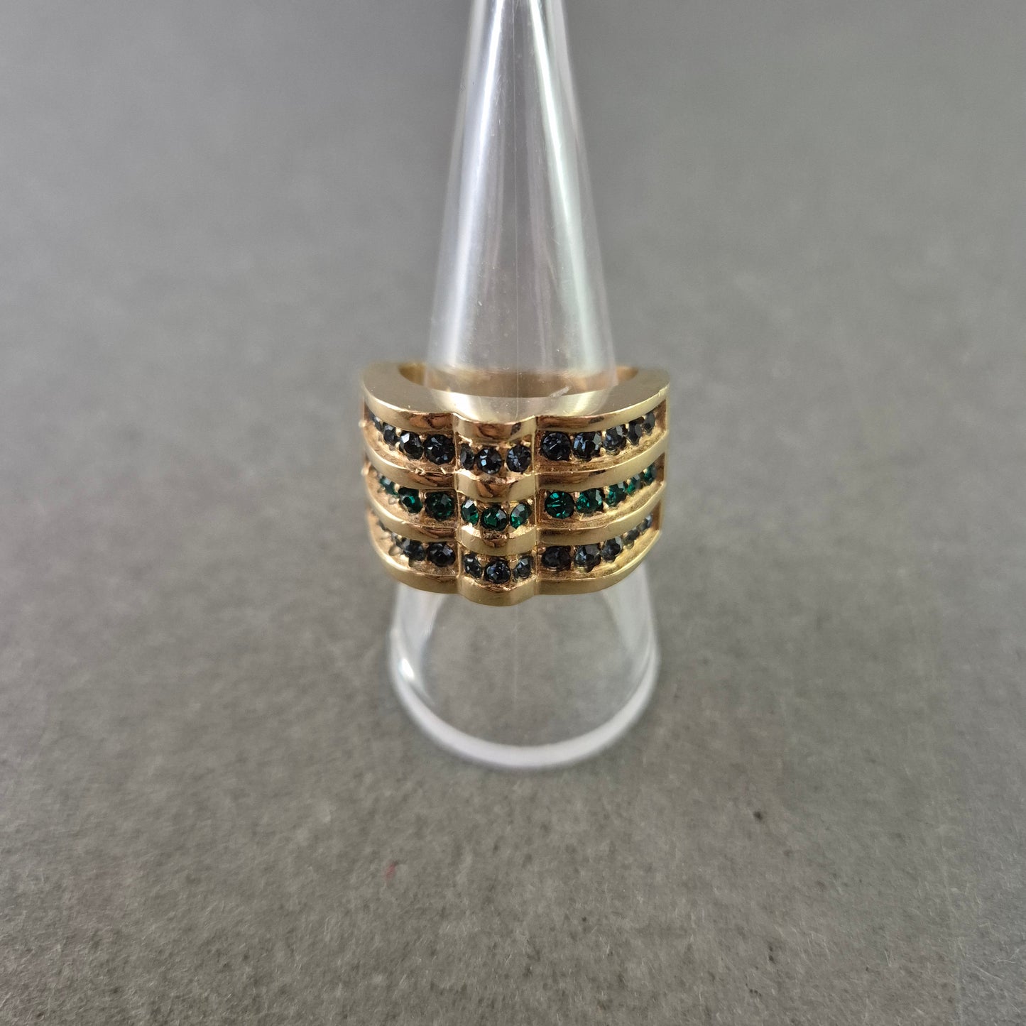 Vintage Cocktailring – Goldfarben mit grünen & schwarzen Schmucksteinen