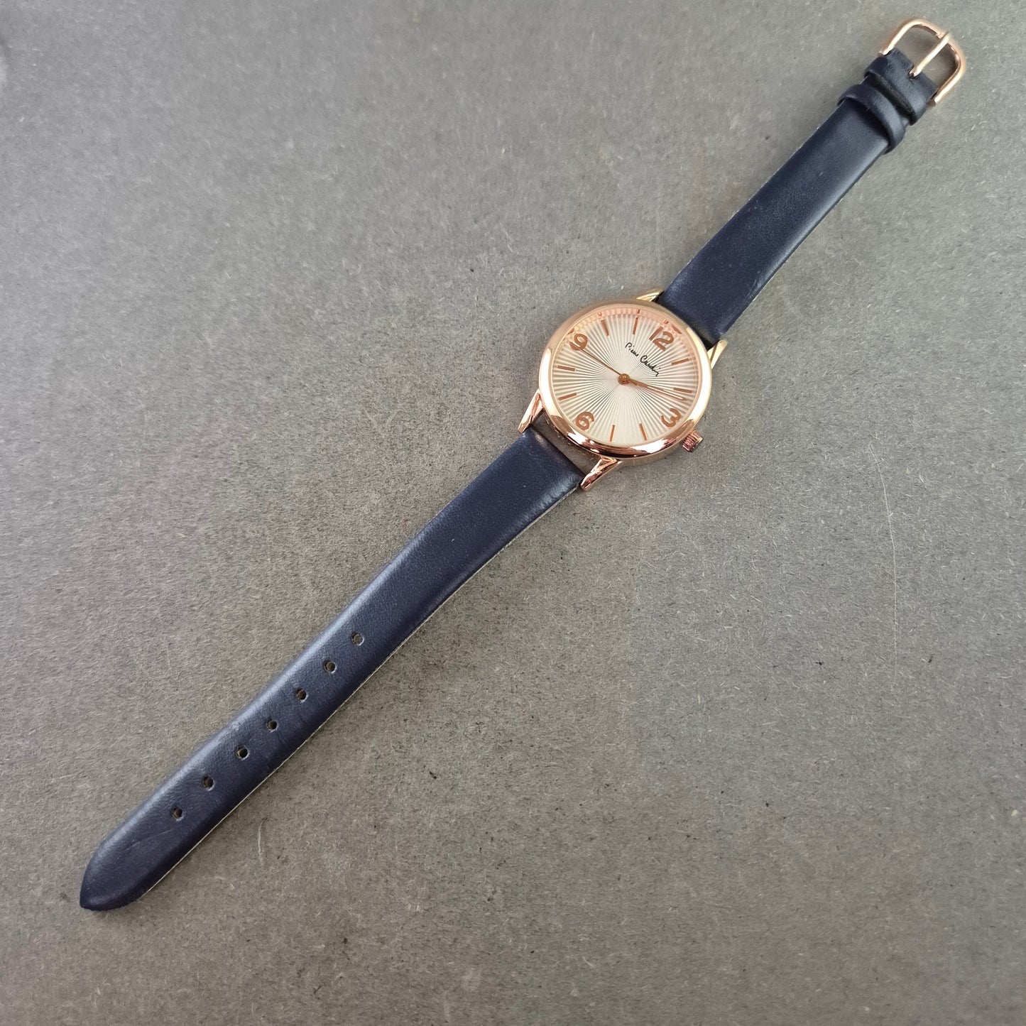 Pierre Cardin Damen Uhr – Elegantes klassisches Design