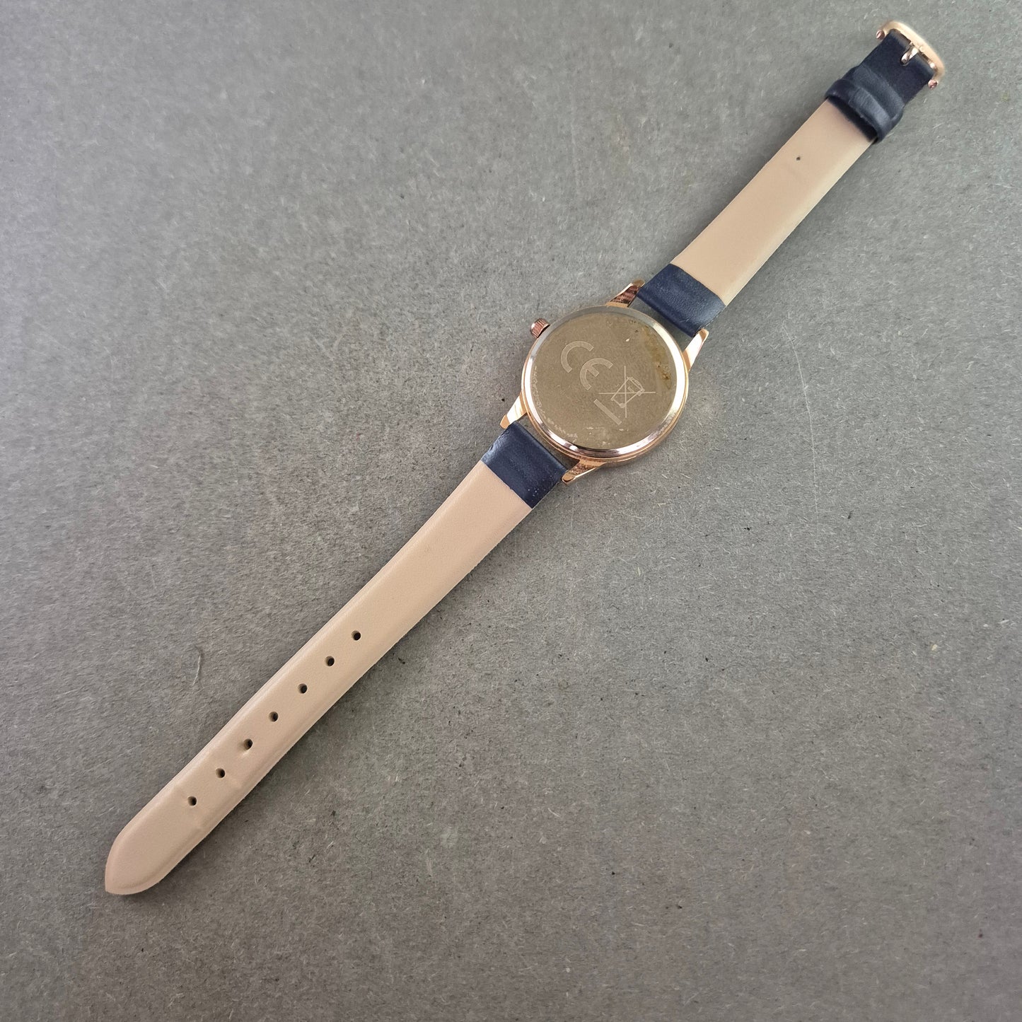 Pierre Cardin Damen Uhr – Elegantes klassisches Design