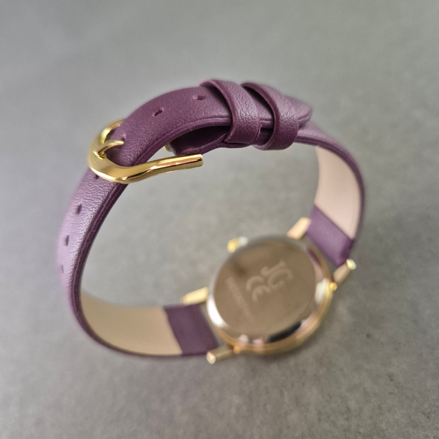 Elegante Damen Uhr – Florales Design mit violettem Armband