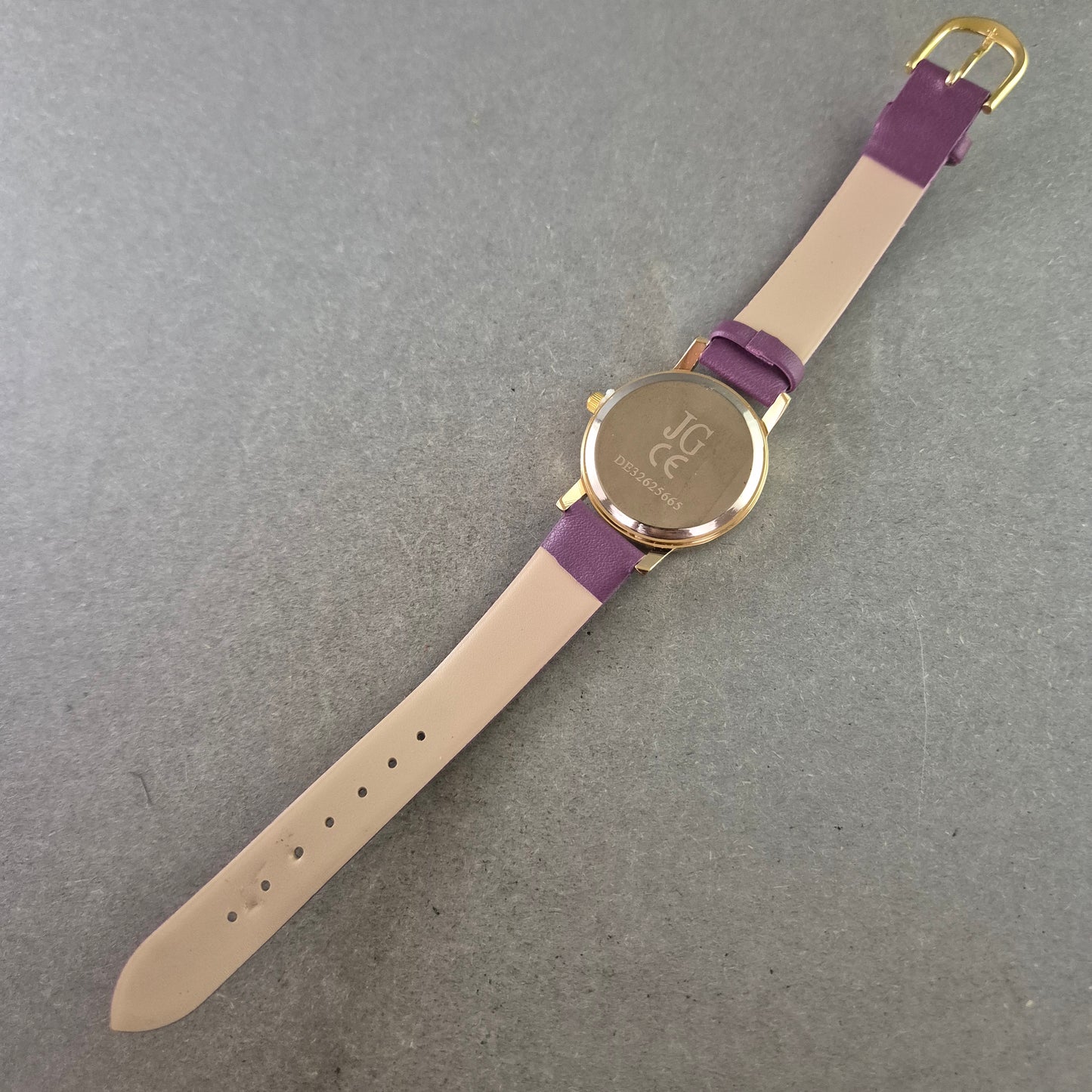 Elegante Damen Uhr – Florales Design mit violettem Armband