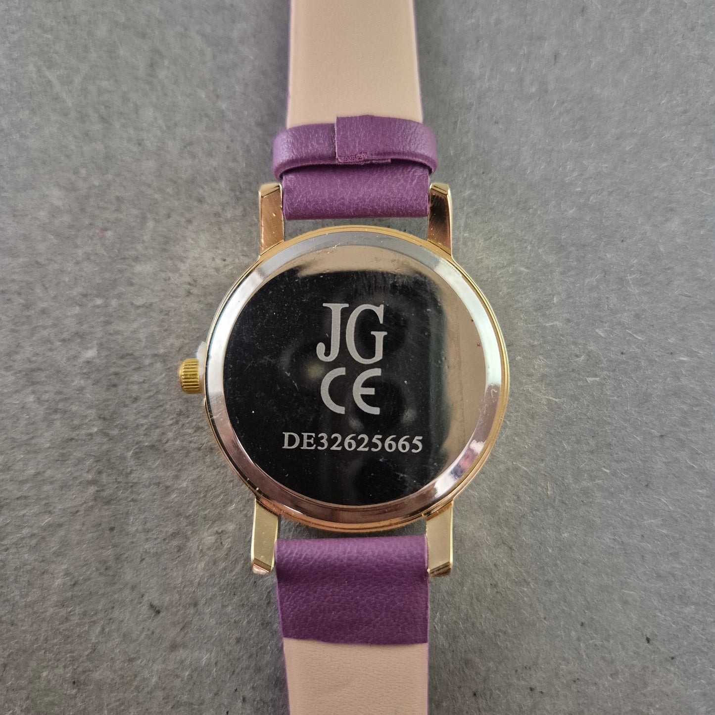 Elegante Damen Uhr – Florales Design mit violettem Armband