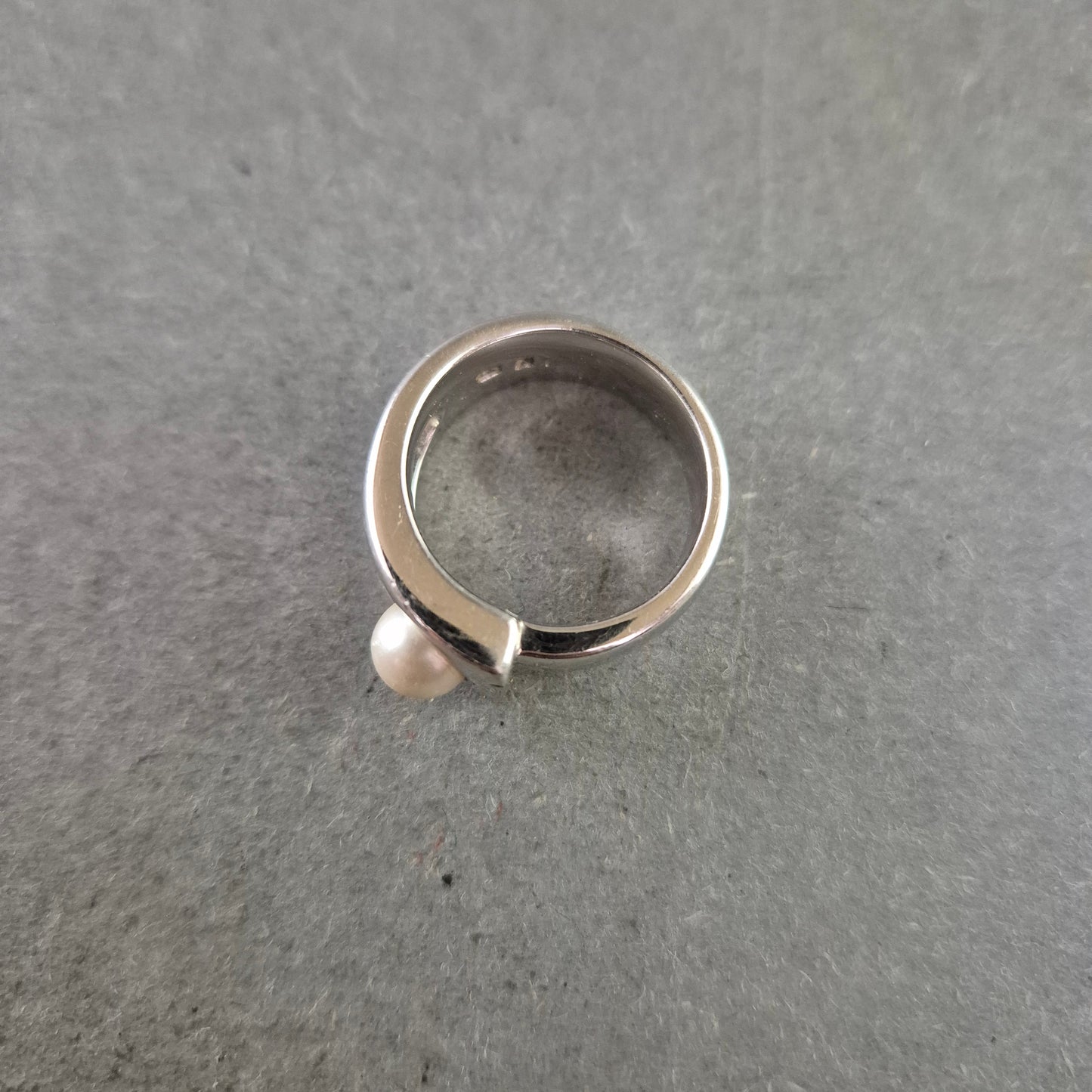 Moderner Damen Ring – Schlichtes Design mit Perle