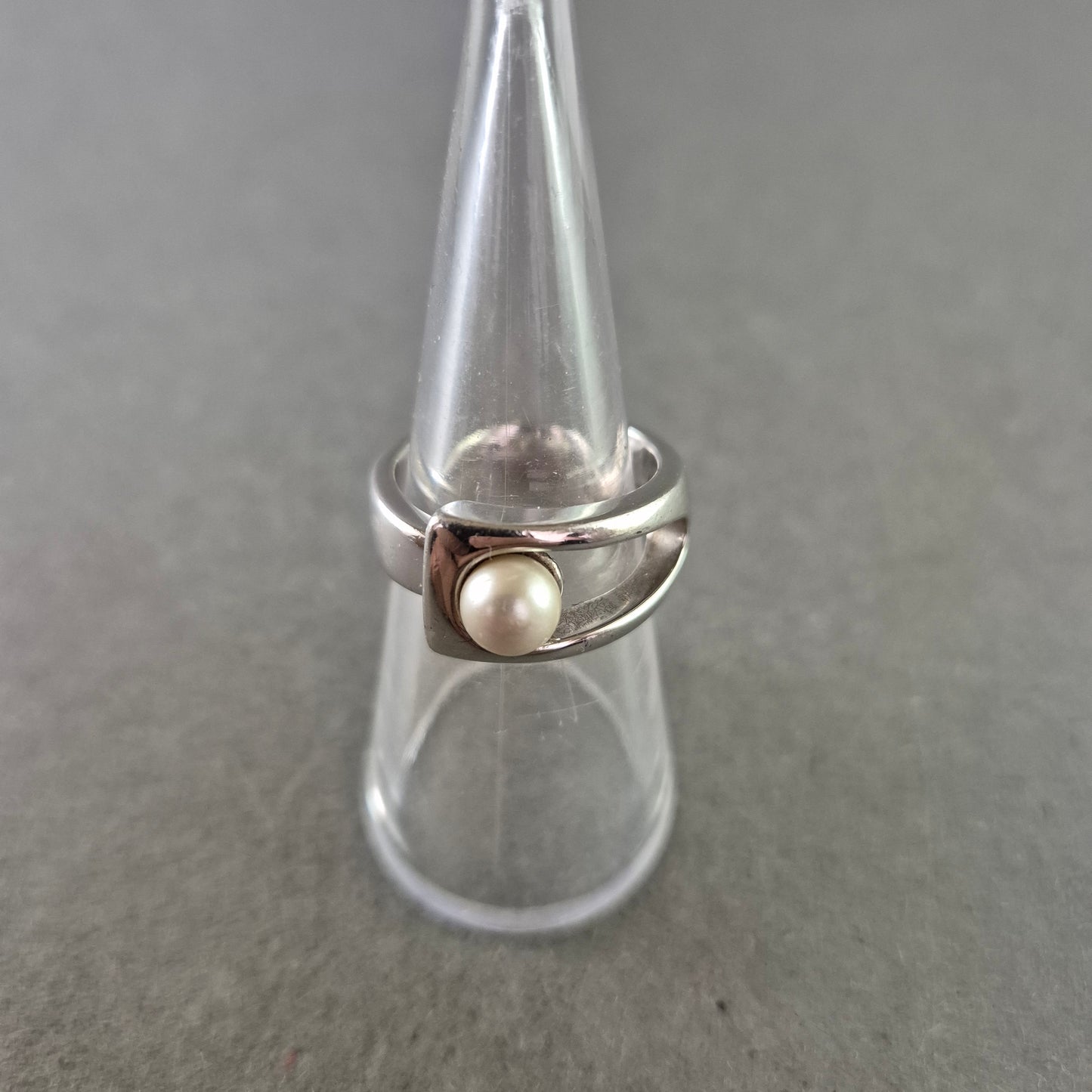 Moderner Damen Ring – Schlichtes Design mit Perle