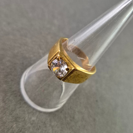 Markanter Ring – Breite Schiene mit großem Kristallstein