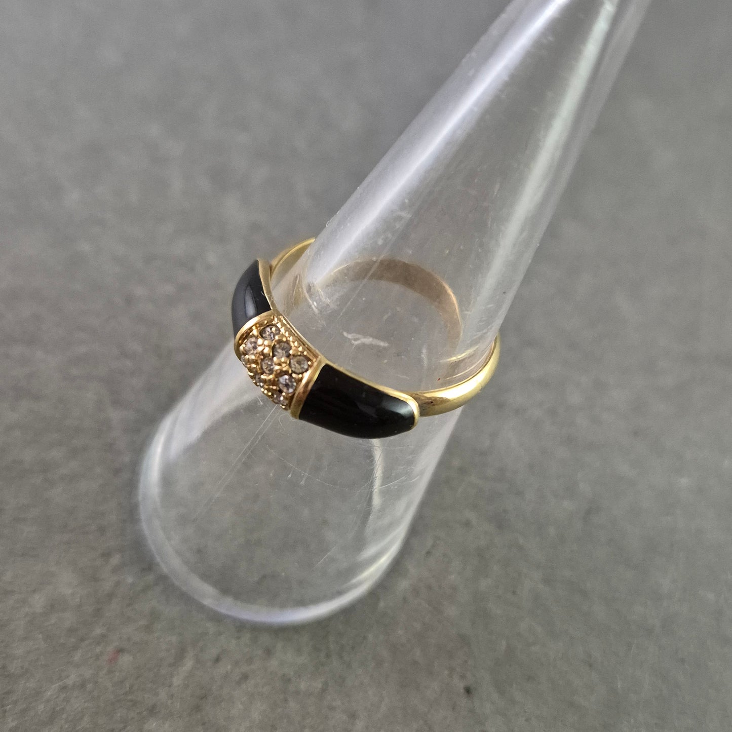 Eleganter Damen Ring – Schwarz-Gold Design mit funkelnden Steinen