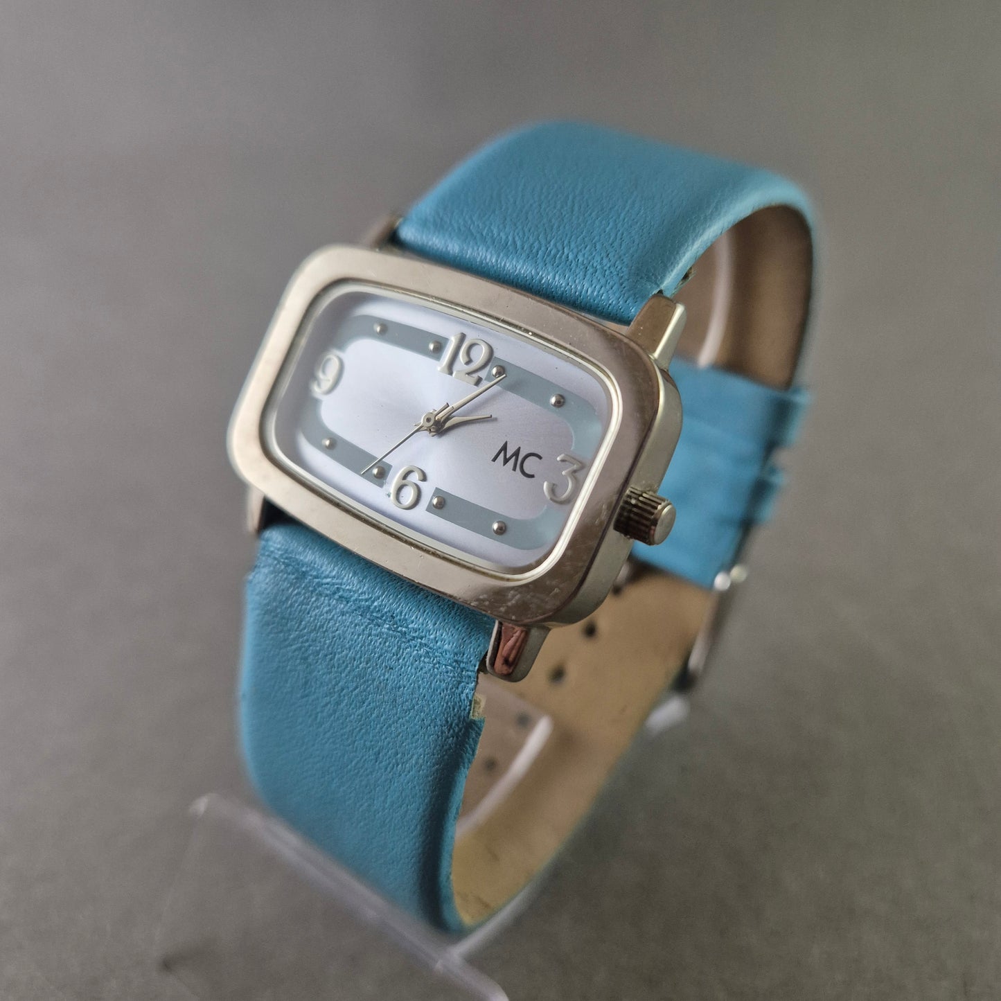 MC Damen Uhr – Rechteckiges Design mit blauem Lederarmband