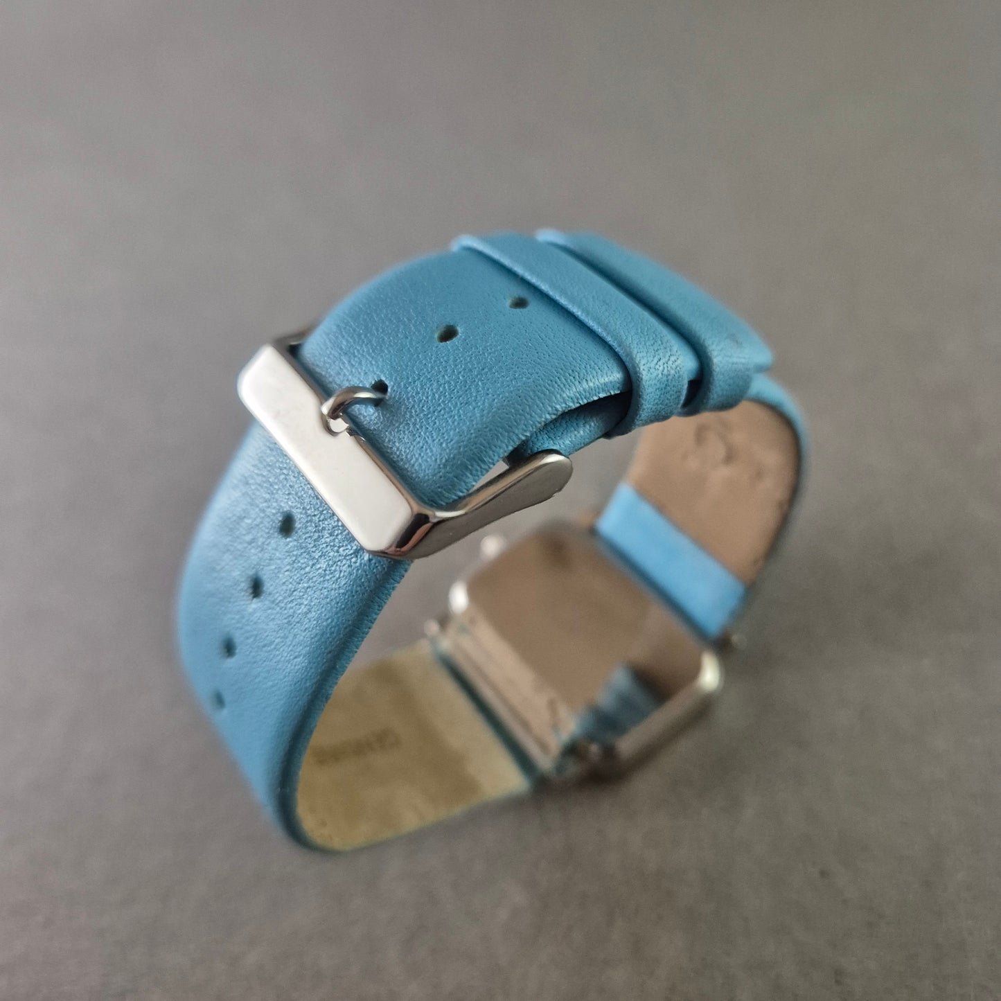 MC Damen Uhr – Rechteckiges Design mit blauem Lederarmband