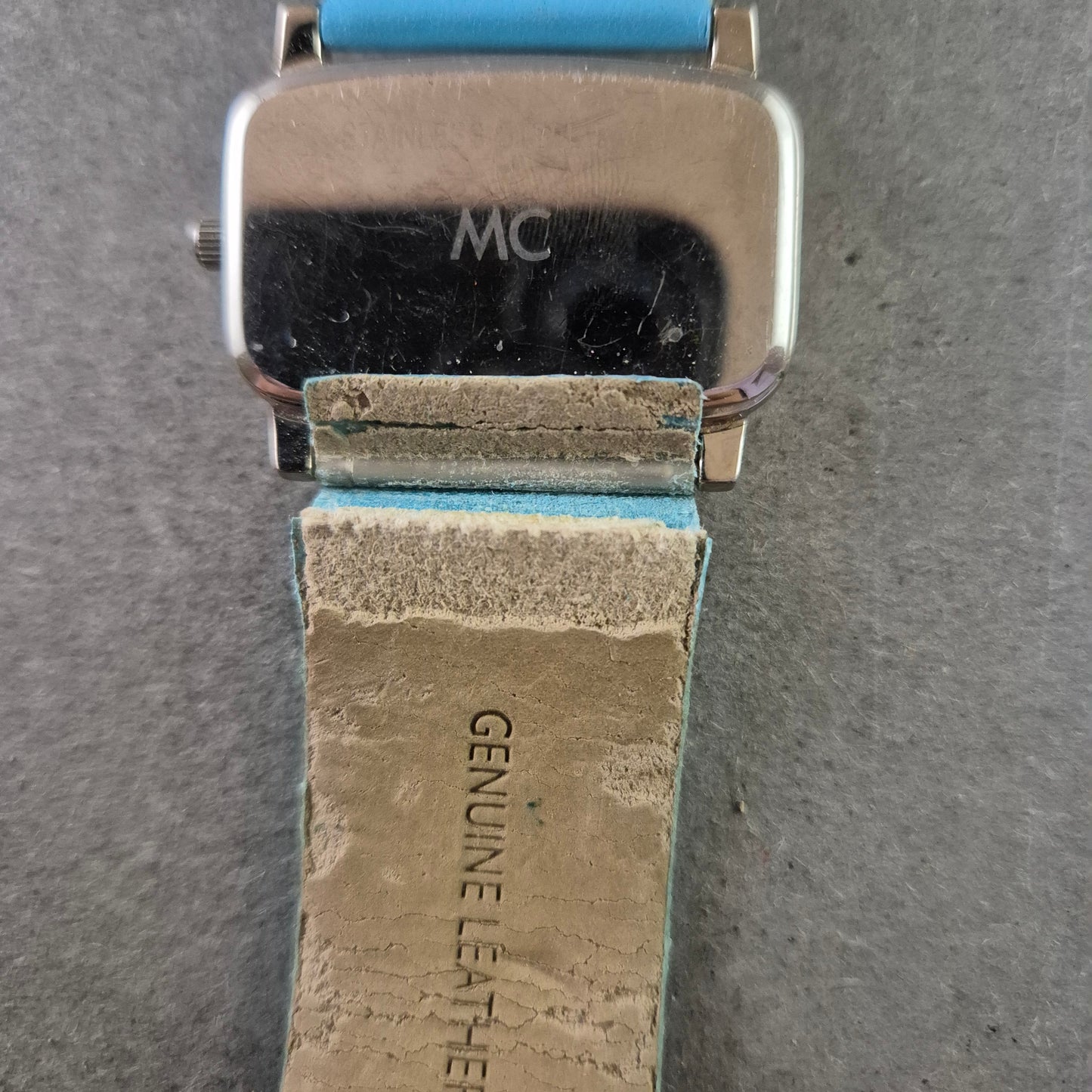 MC Damen Uhr – Rechteckiges Design mit blauem Lederarmband