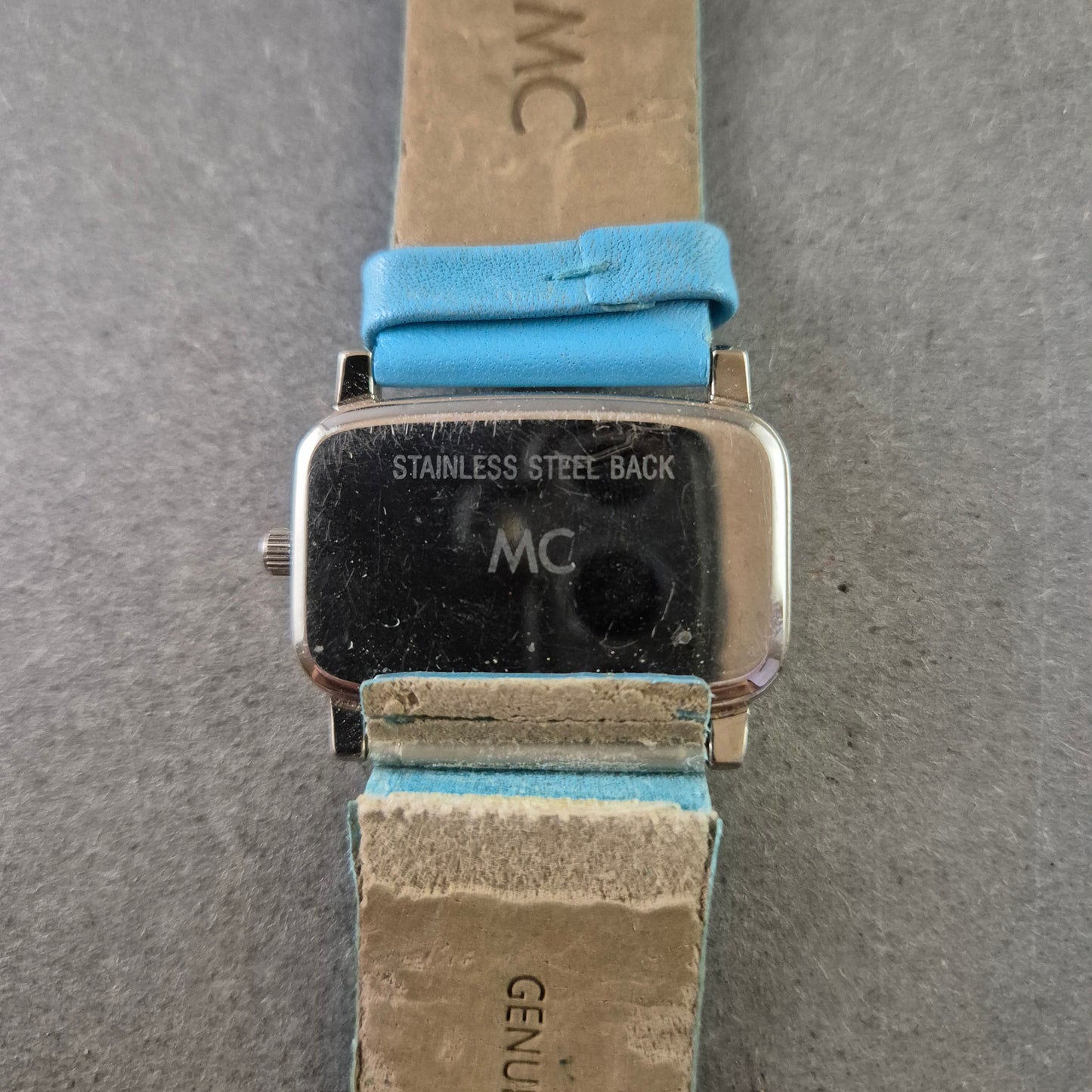 MC Damen Uhr – Rechteckiges Design mit blauem Lederarmband