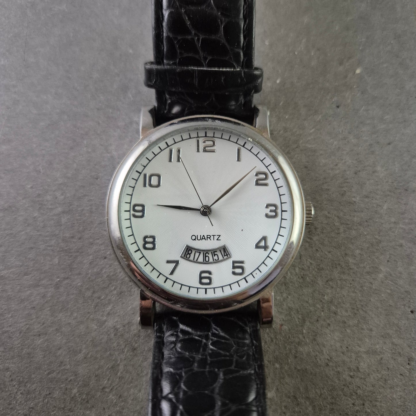 Klassische Herren Uhr – Weißes Zifferblatt mit Datumsanzeige