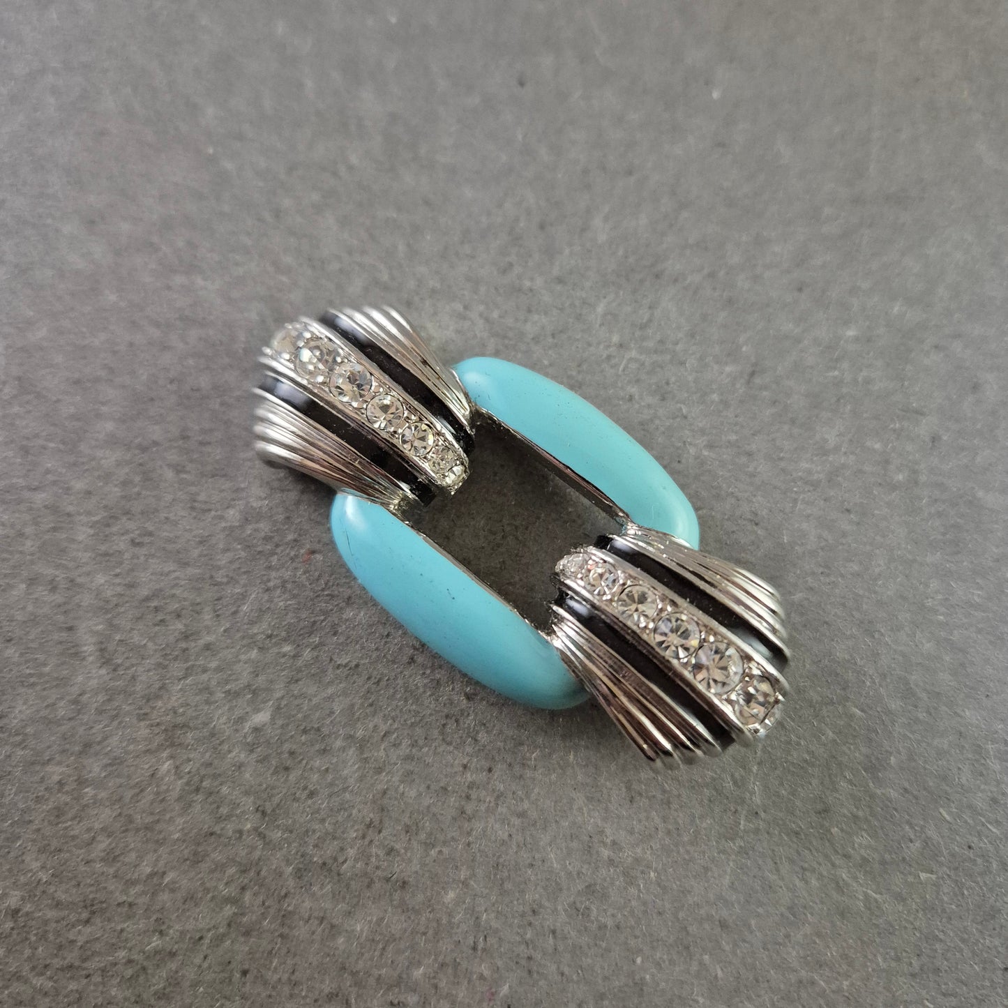 Elegante Brosche – Modernes Design mit Strass und Türkis