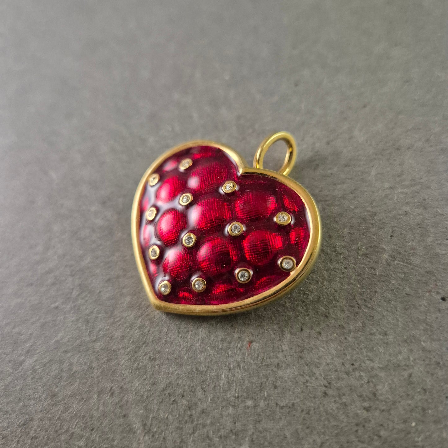 Herz Brosche/Anhänger – Rotes Emaille-Design mit Schmucksteinen