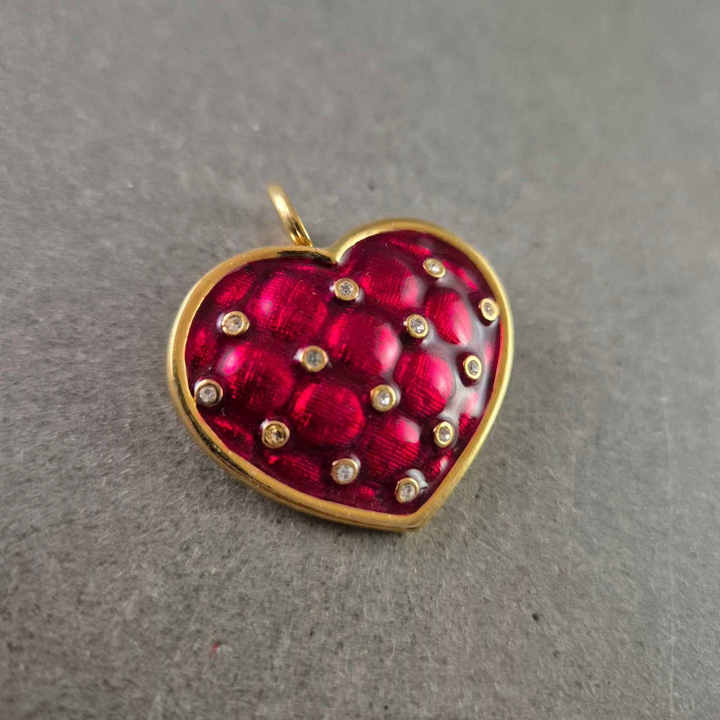 Herz Brosche/Anhänger – Rotes Emaille-Design mit Schmucksteinen