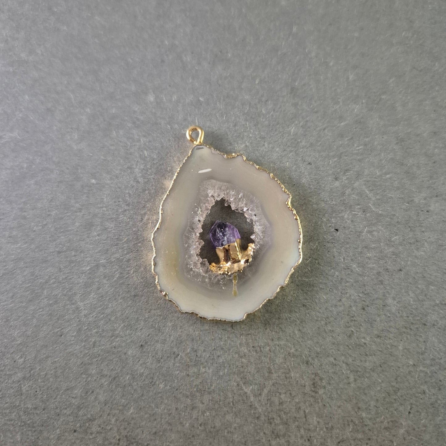 Anhänger mit Achat Druse – Naturstein mit violettem Kristall