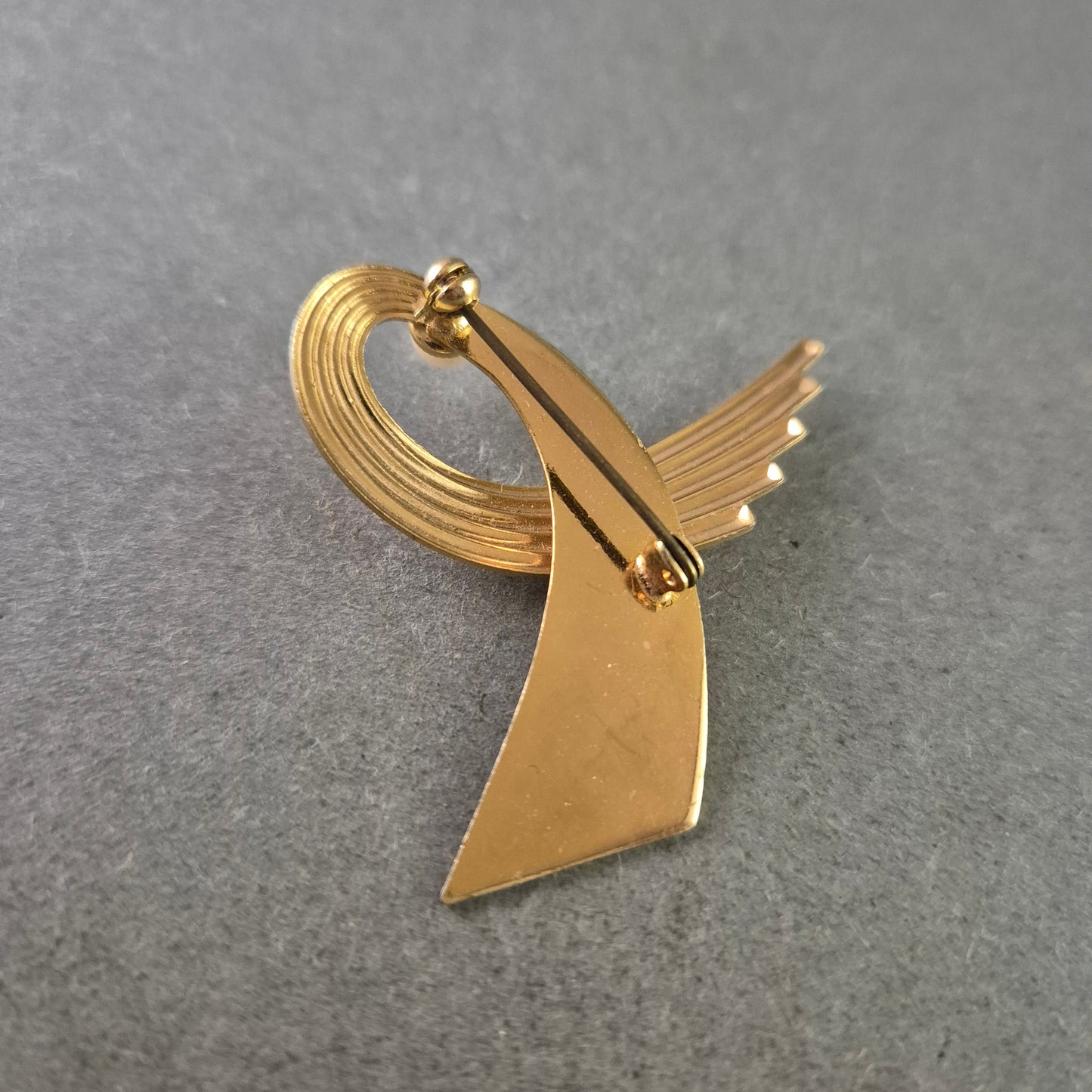 Elegante Vintage-Brosche mit Perle – Schwungvolles Design