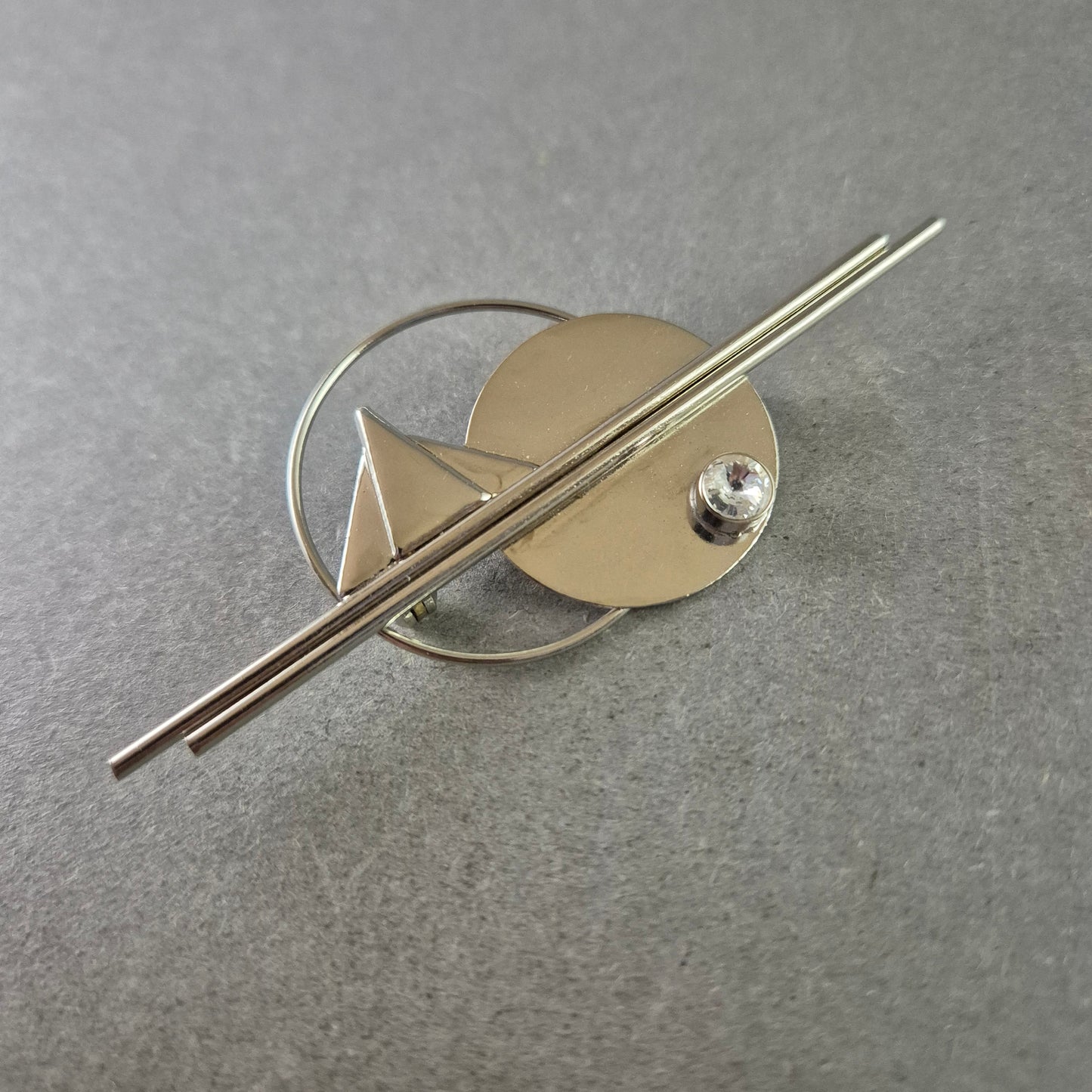 Moderne Brosche im Bauhaus-Stil – Geometrisches Design