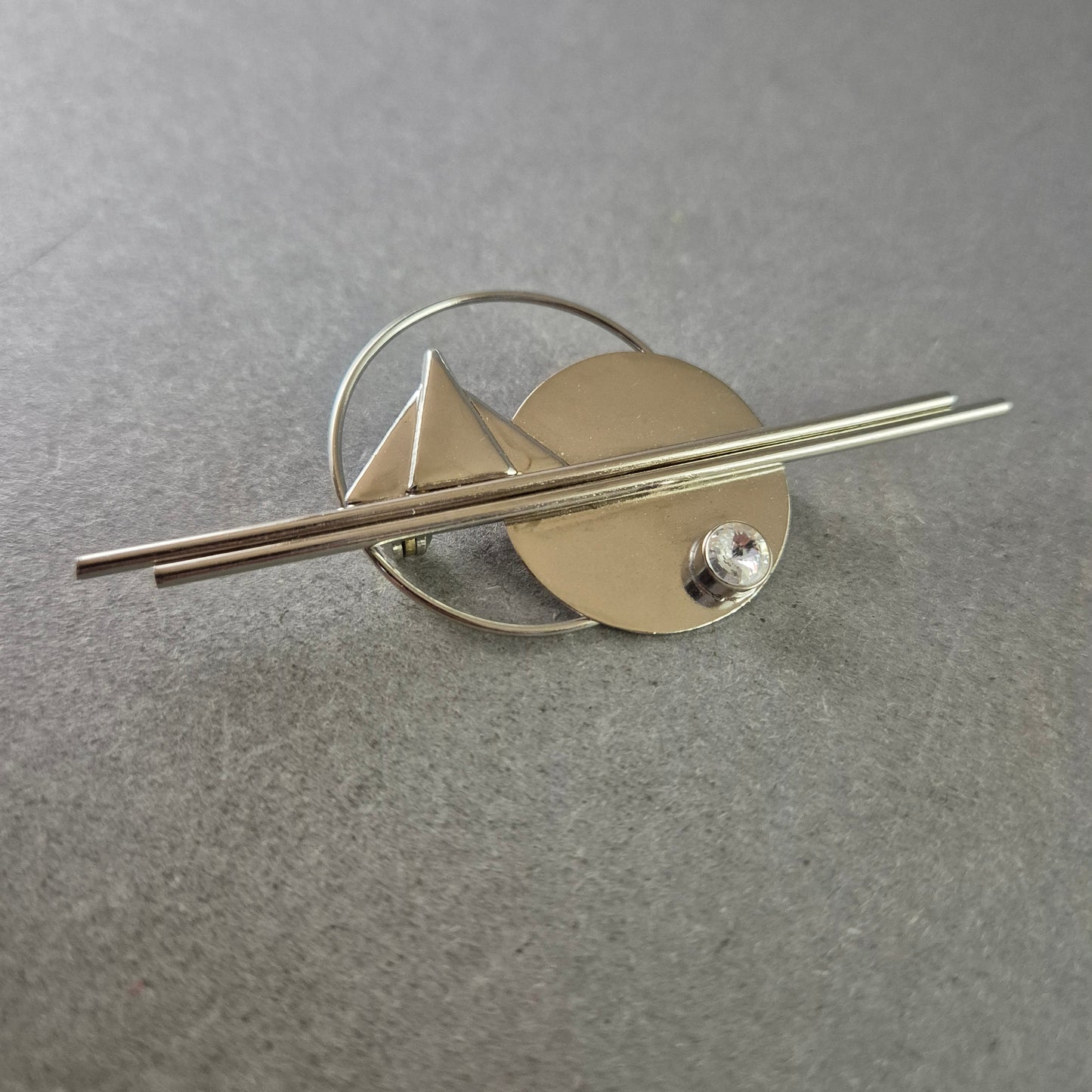 Moderne Brosche im Bauhaus-Stil – Geometrisches Design